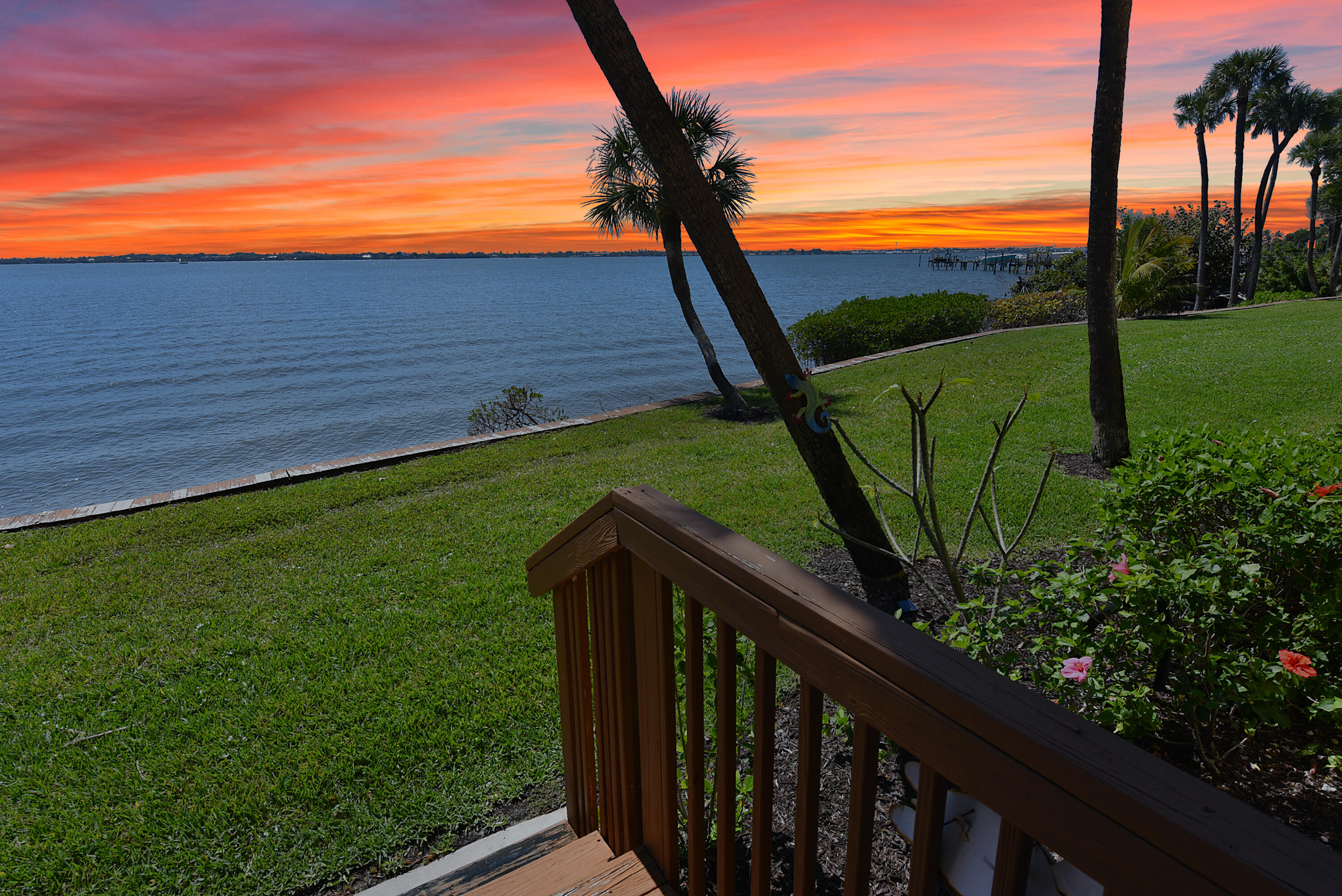 THE SANDPEBBLE CONDO - Residential Lease