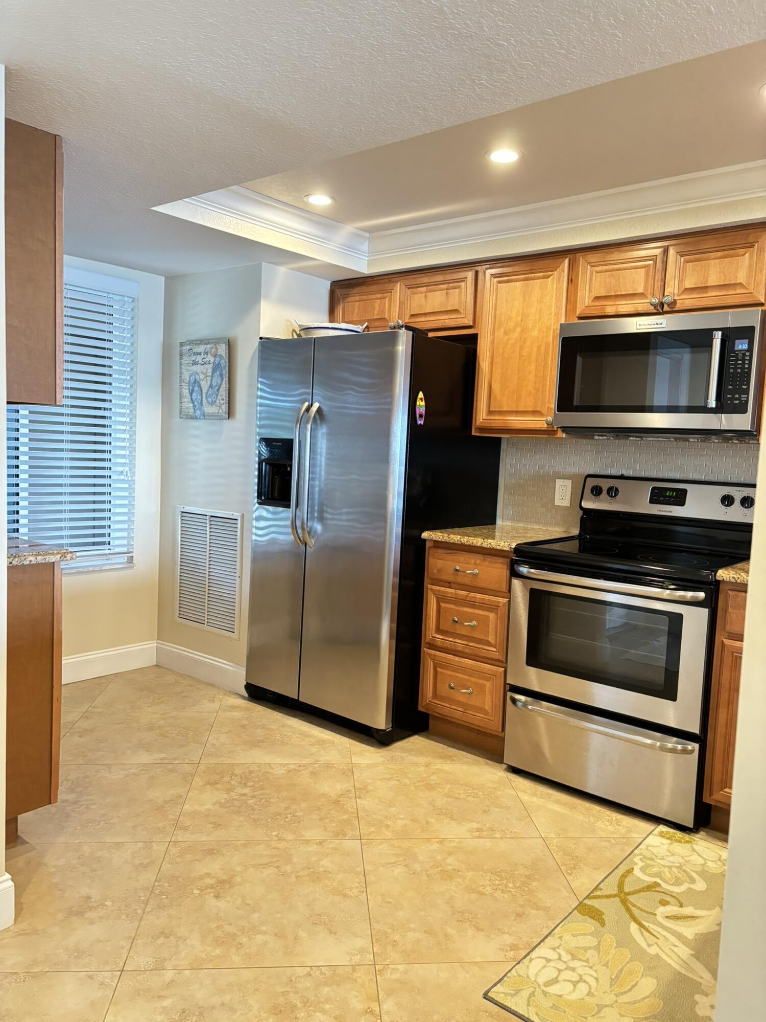 THE SANDPEBBLE CONDO - Residential Lease