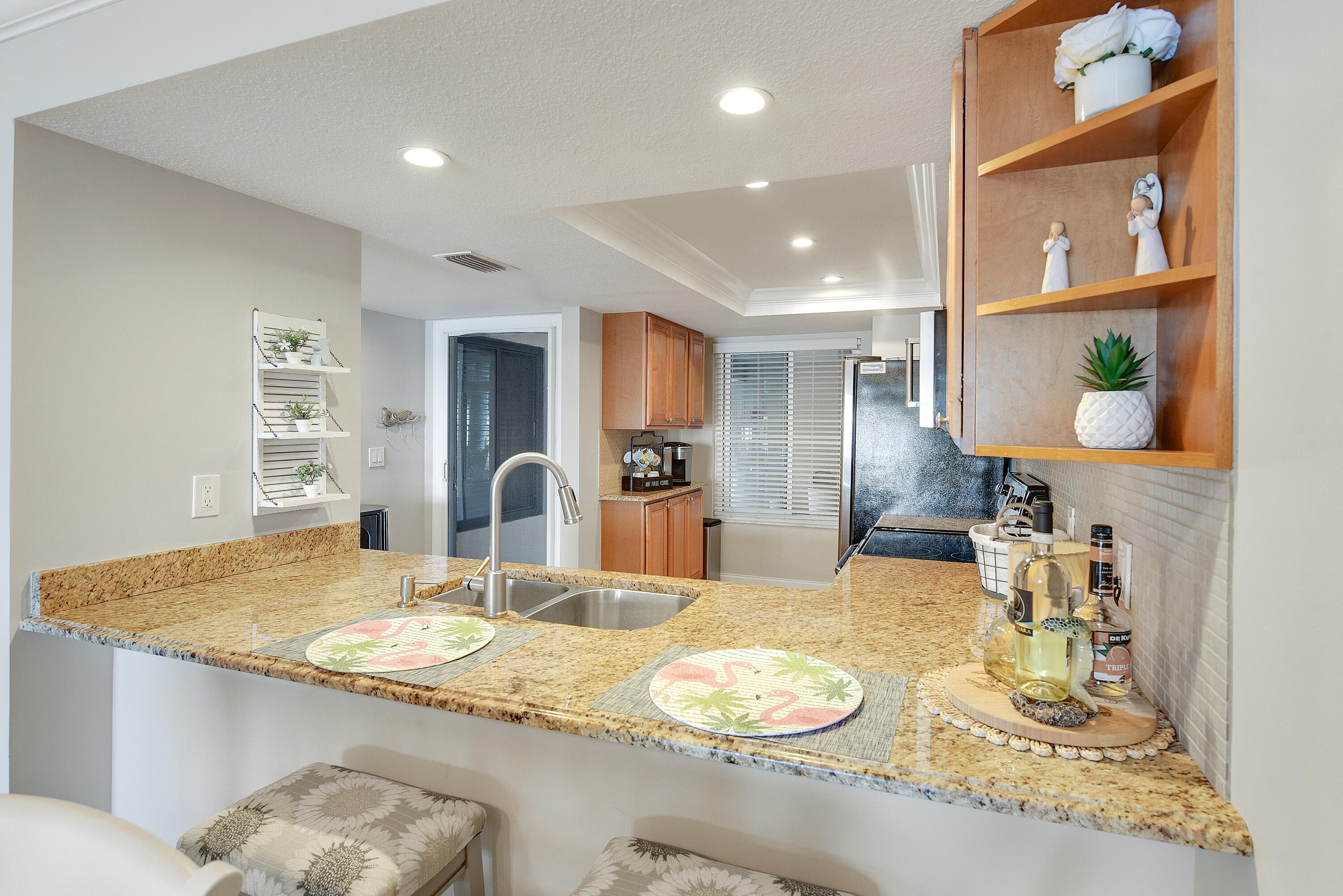 THE SANDPEBBLE CONDO - Residential Lease