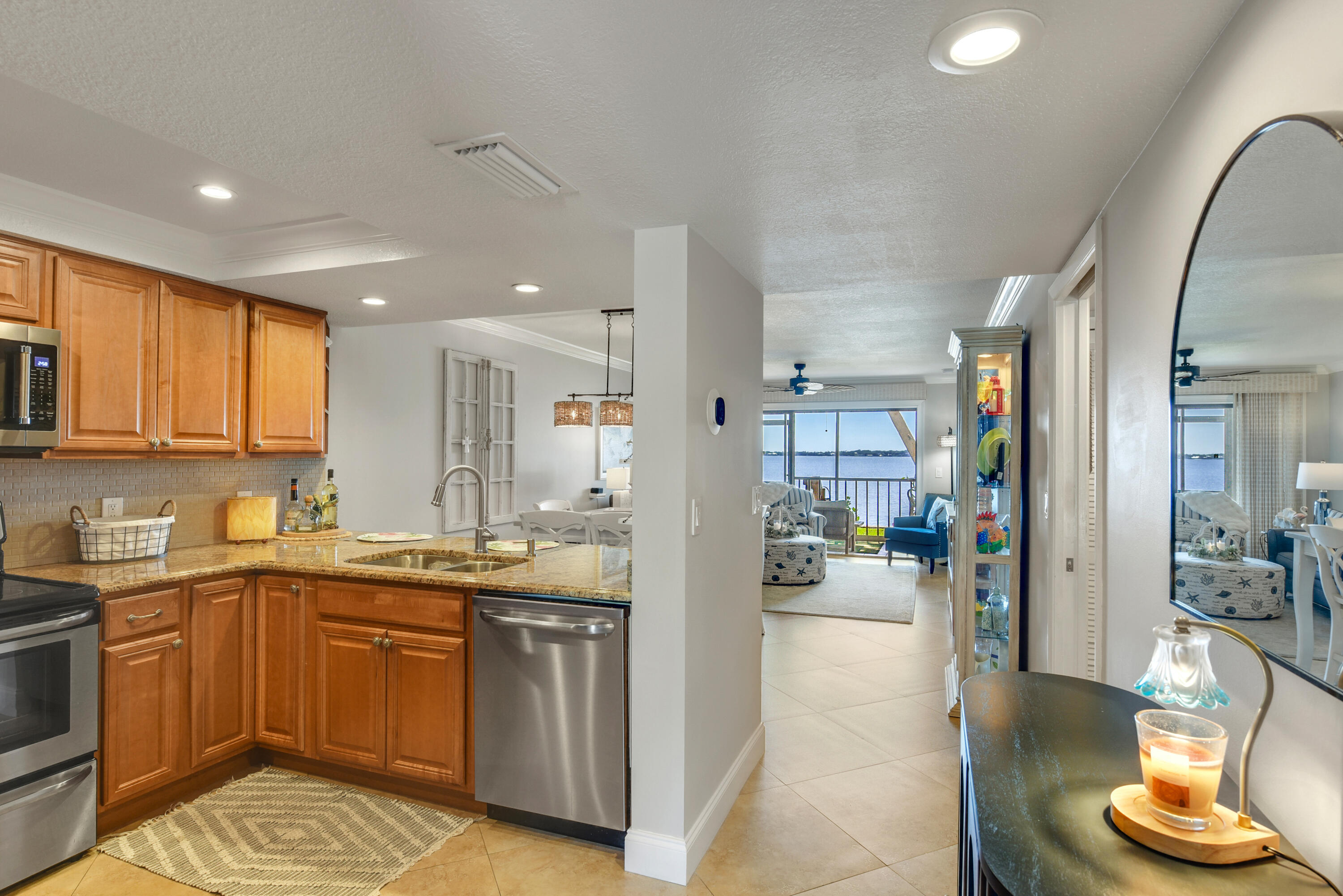 THE SANDPEBBLE CONDO - Residential Lease