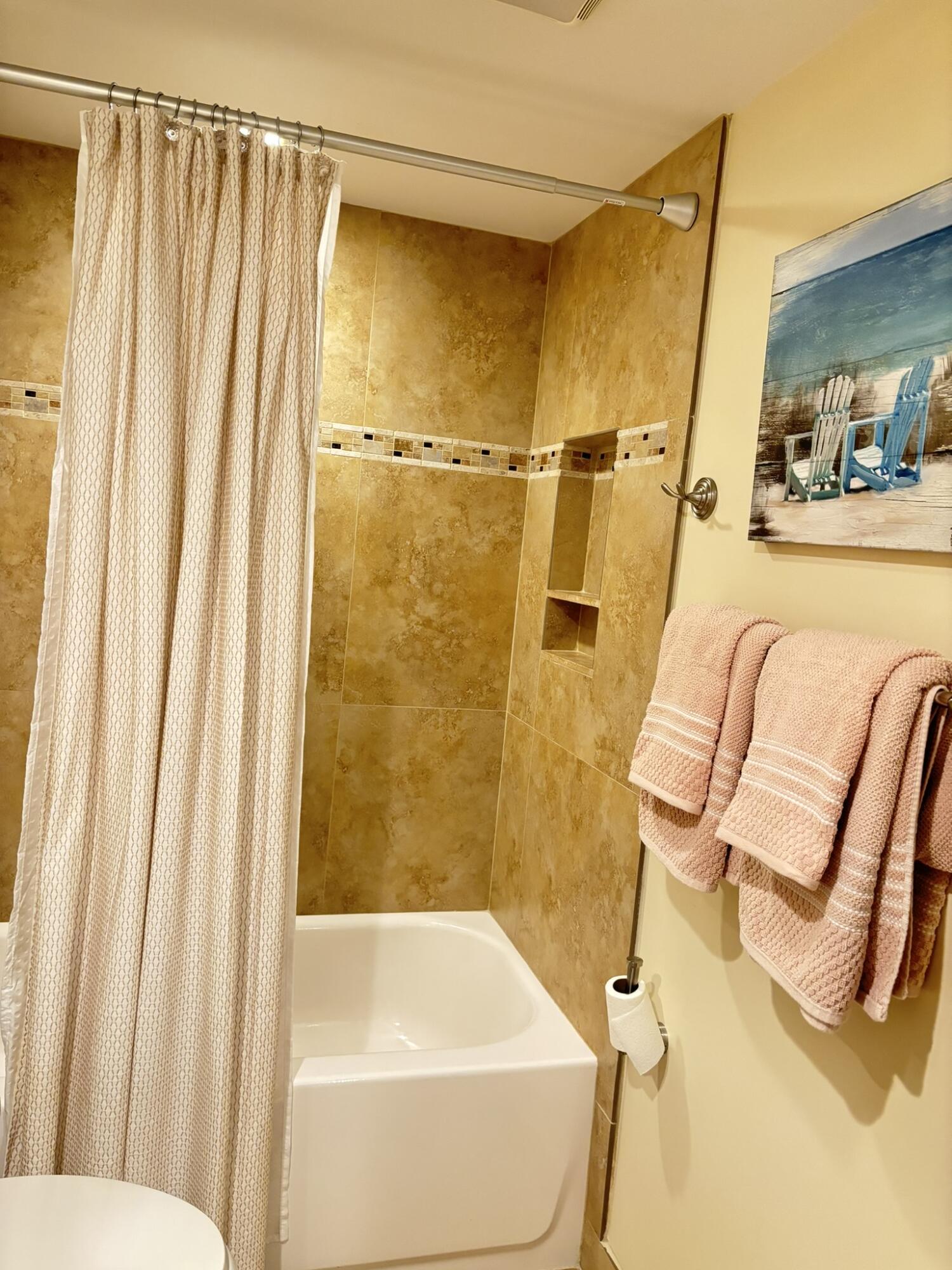 THE SANDPEBBLE CONDO - Residential Lease