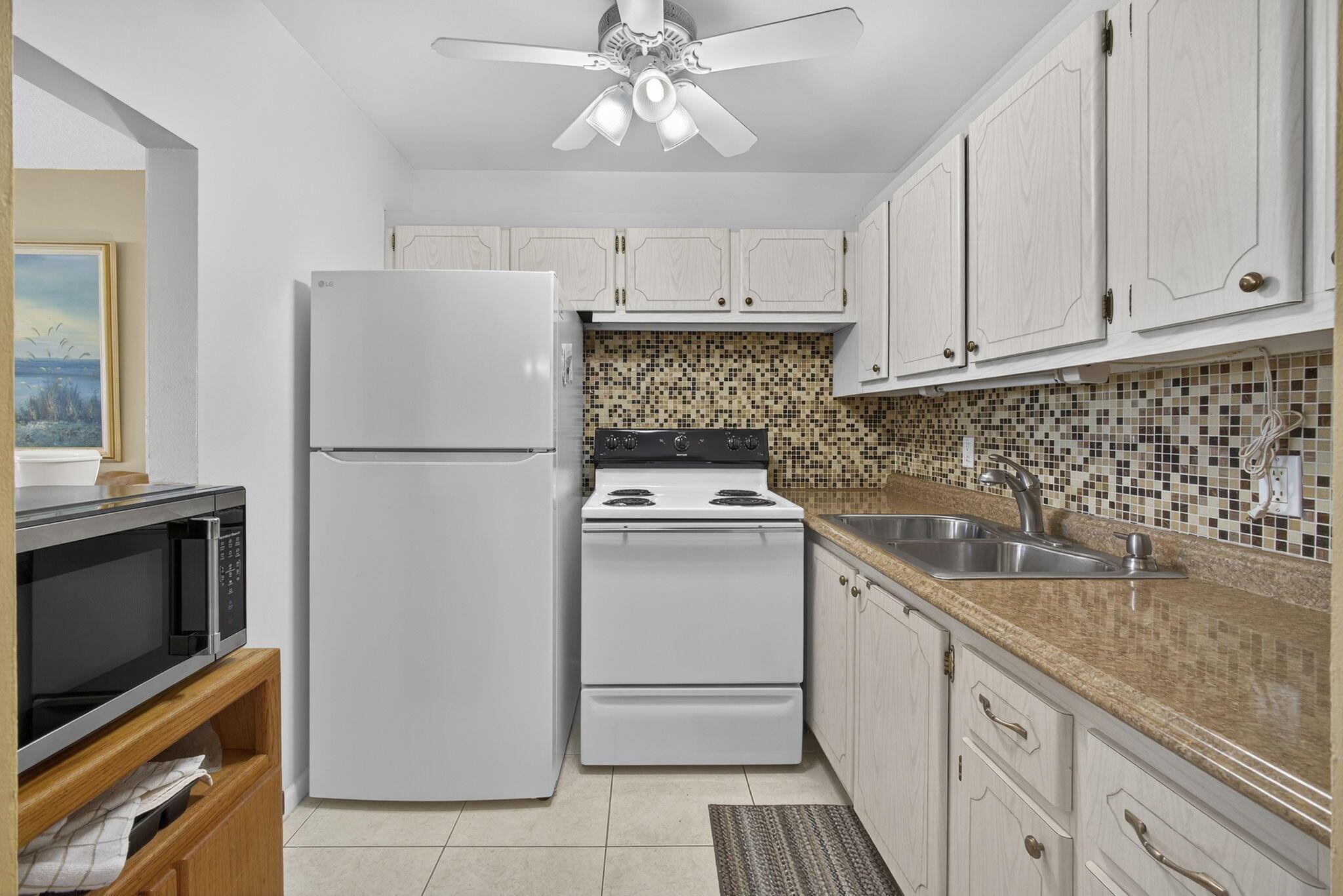 CENTURY VILLAGE - WINDSOR - Residential
