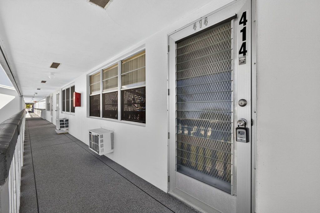 Photo of 414 Windsor R, West Palm Beach, FL 33417 (MLS # R11133270)