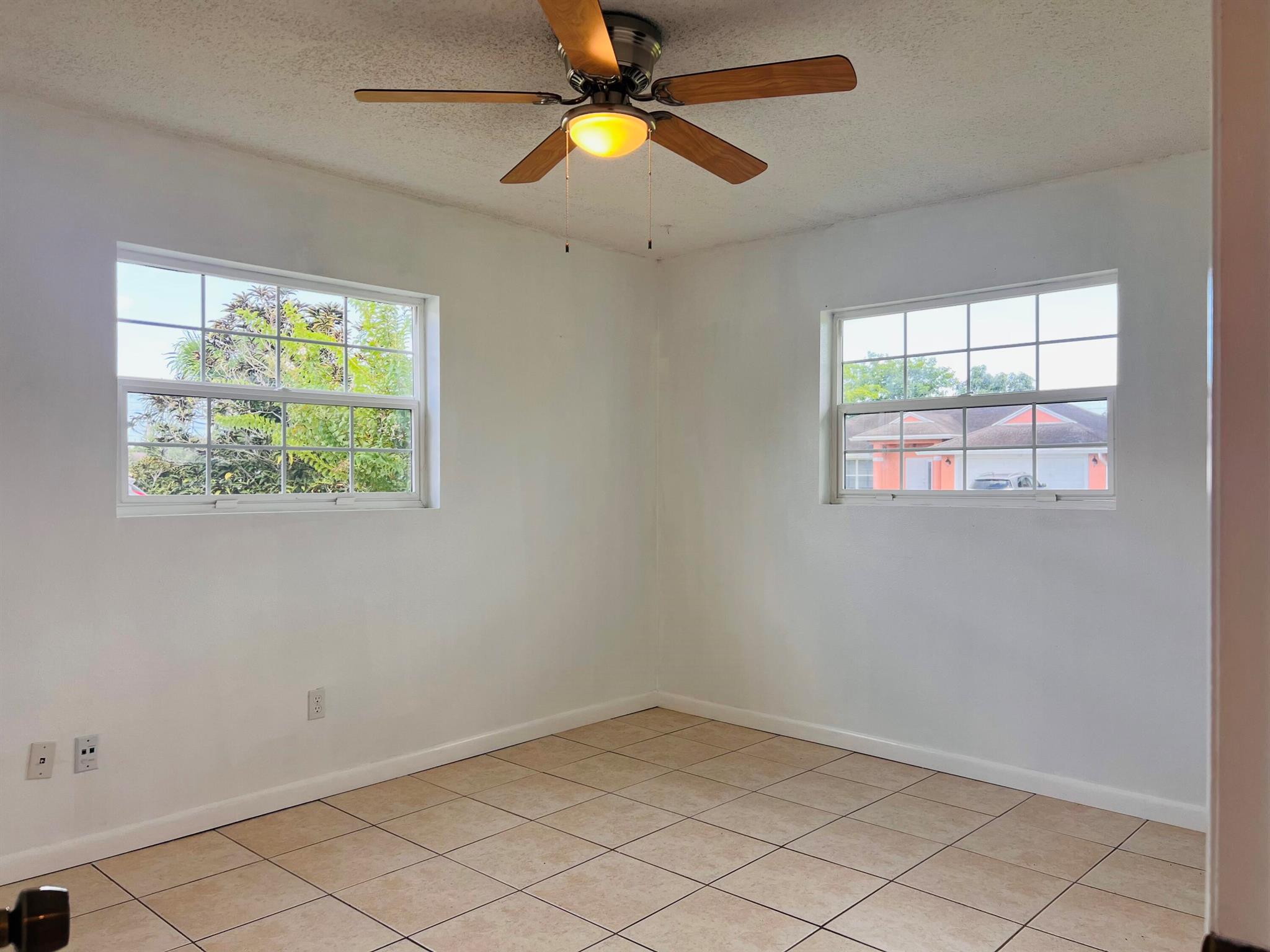 PORT ST LUCIE SECTION 4 - Residential Lease