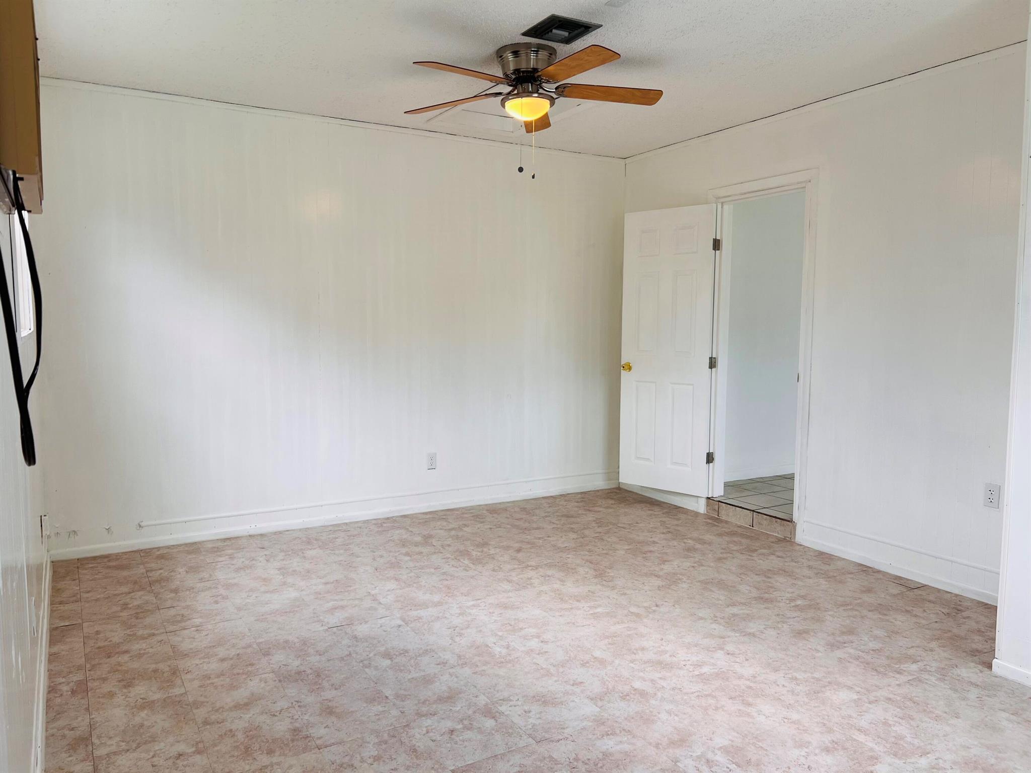 PORT ST LUCIE SECTION 4 - Residential Lease