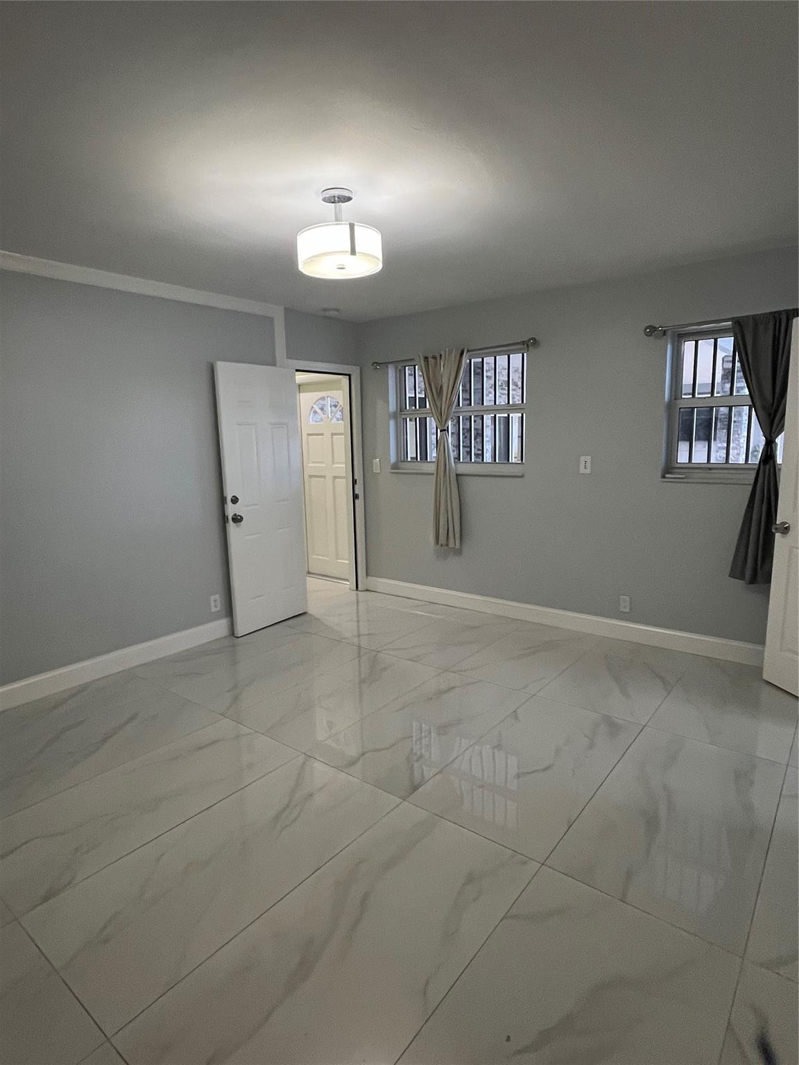 HOLLYWOOD HILLS - Residential Lease