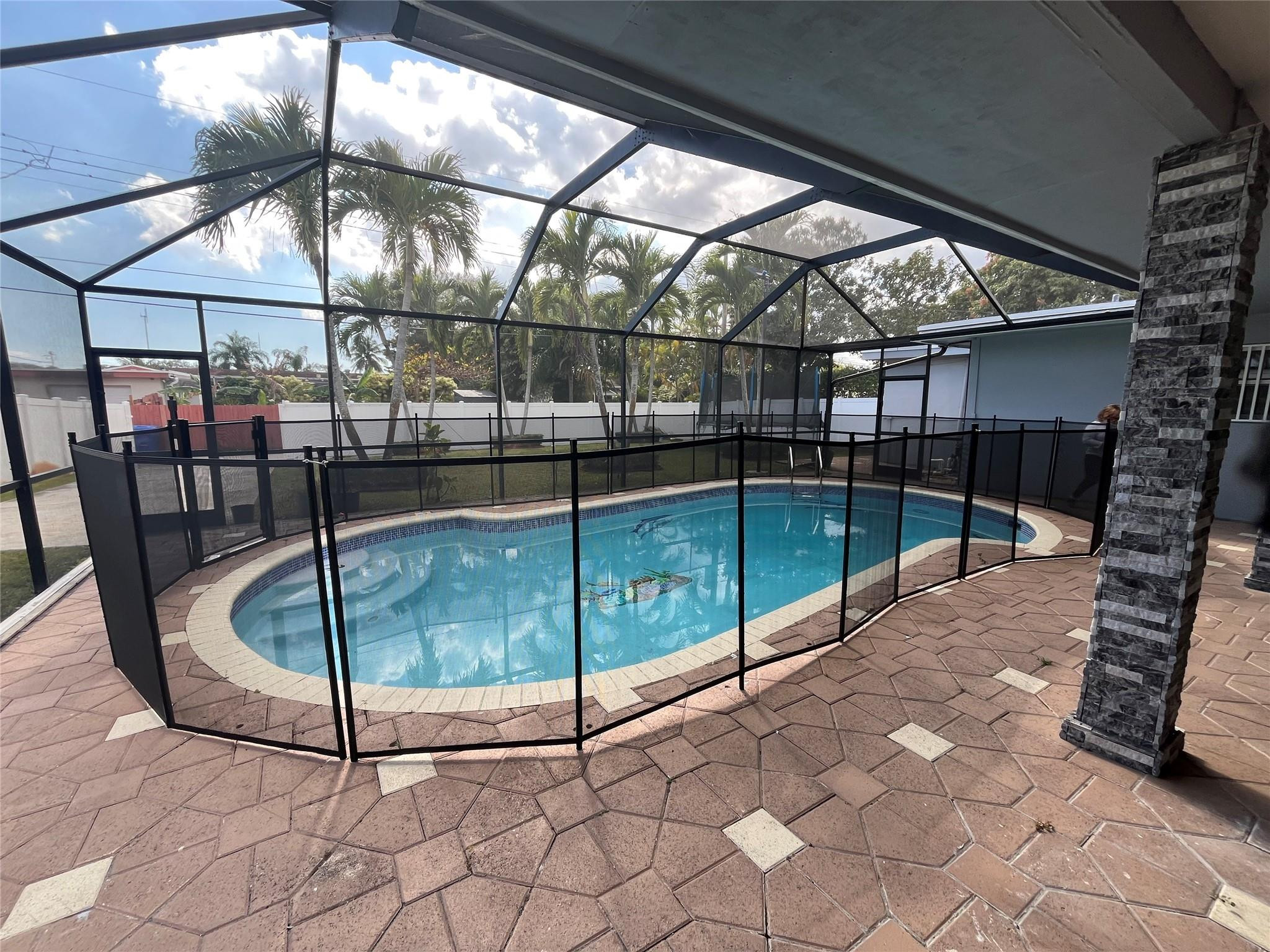 HOLLYWOOD HILLS - Residential Lease