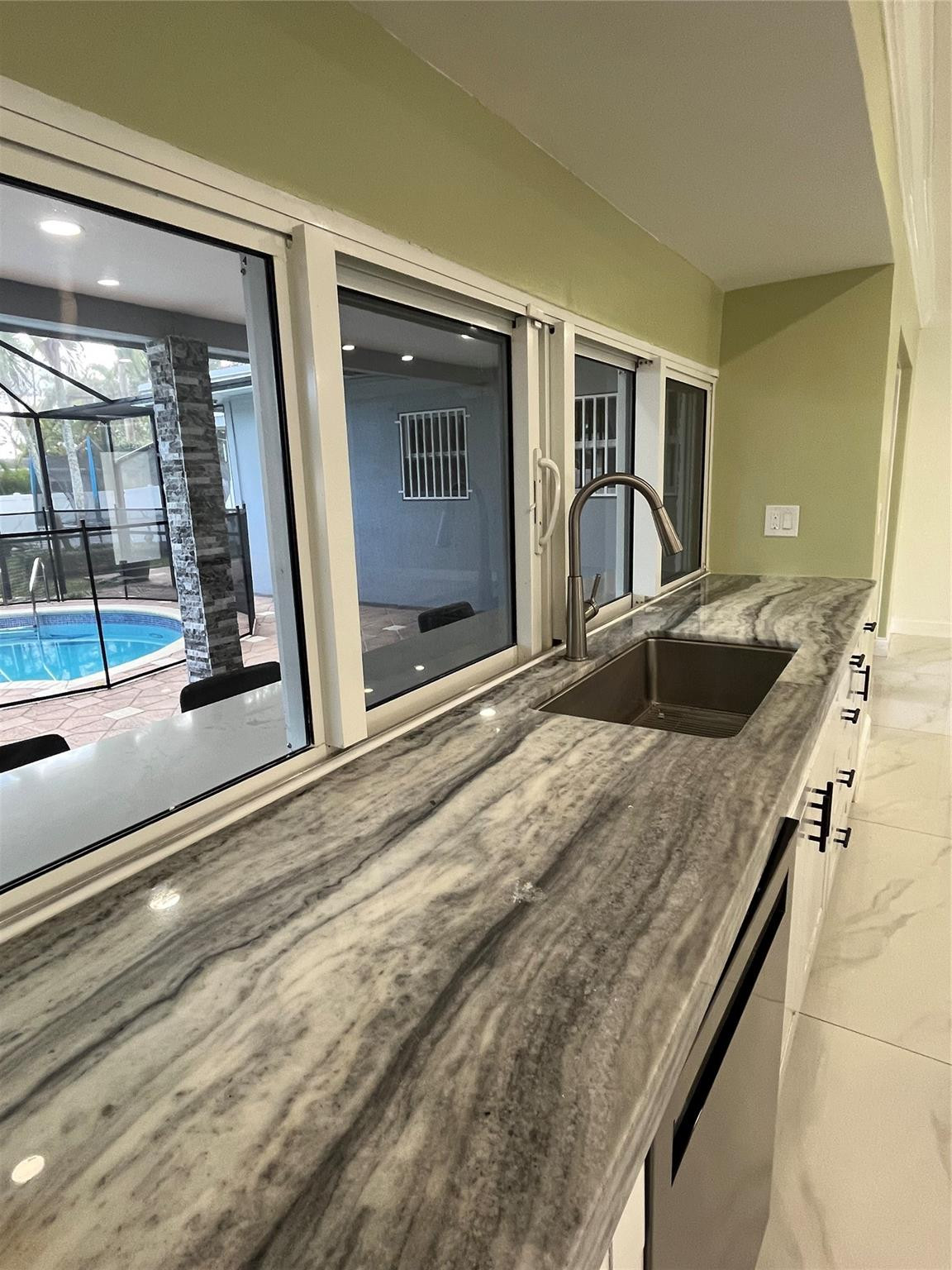 HOLLYWOOD HILLS - Residential Lease