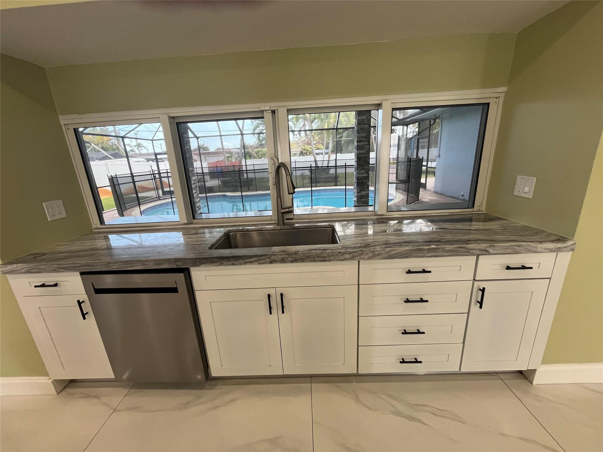 HOLLYWOOD HILLS - Residential Lease