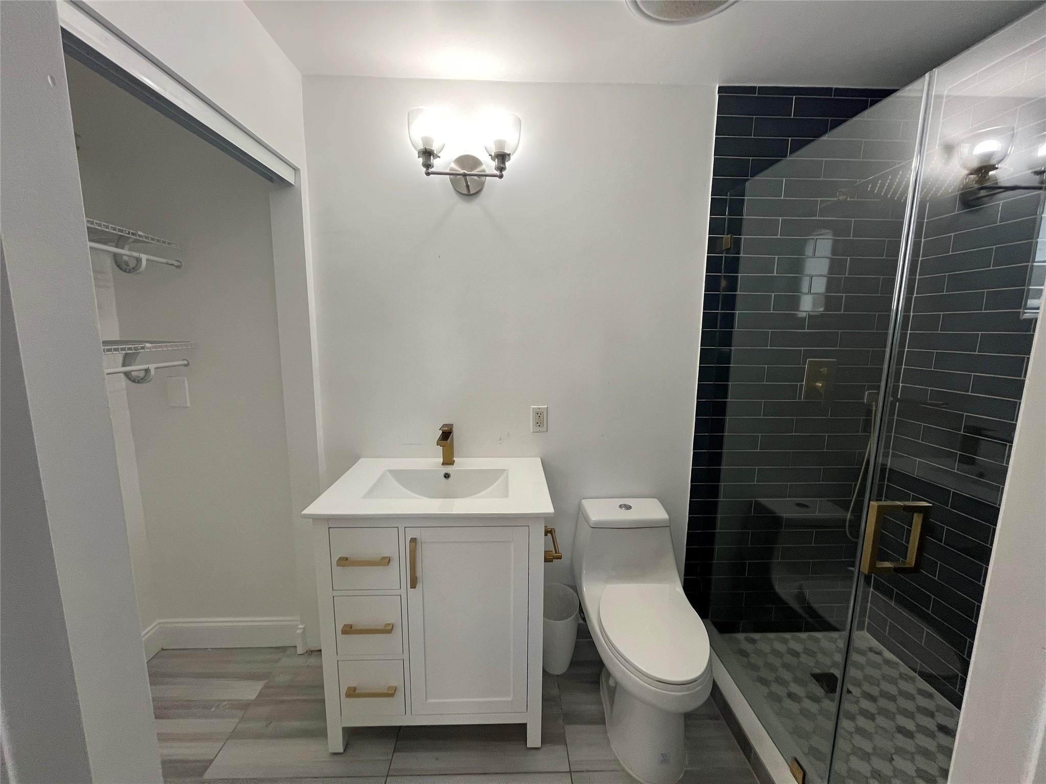 HOLLYWOOD HILLS - Residential Lease