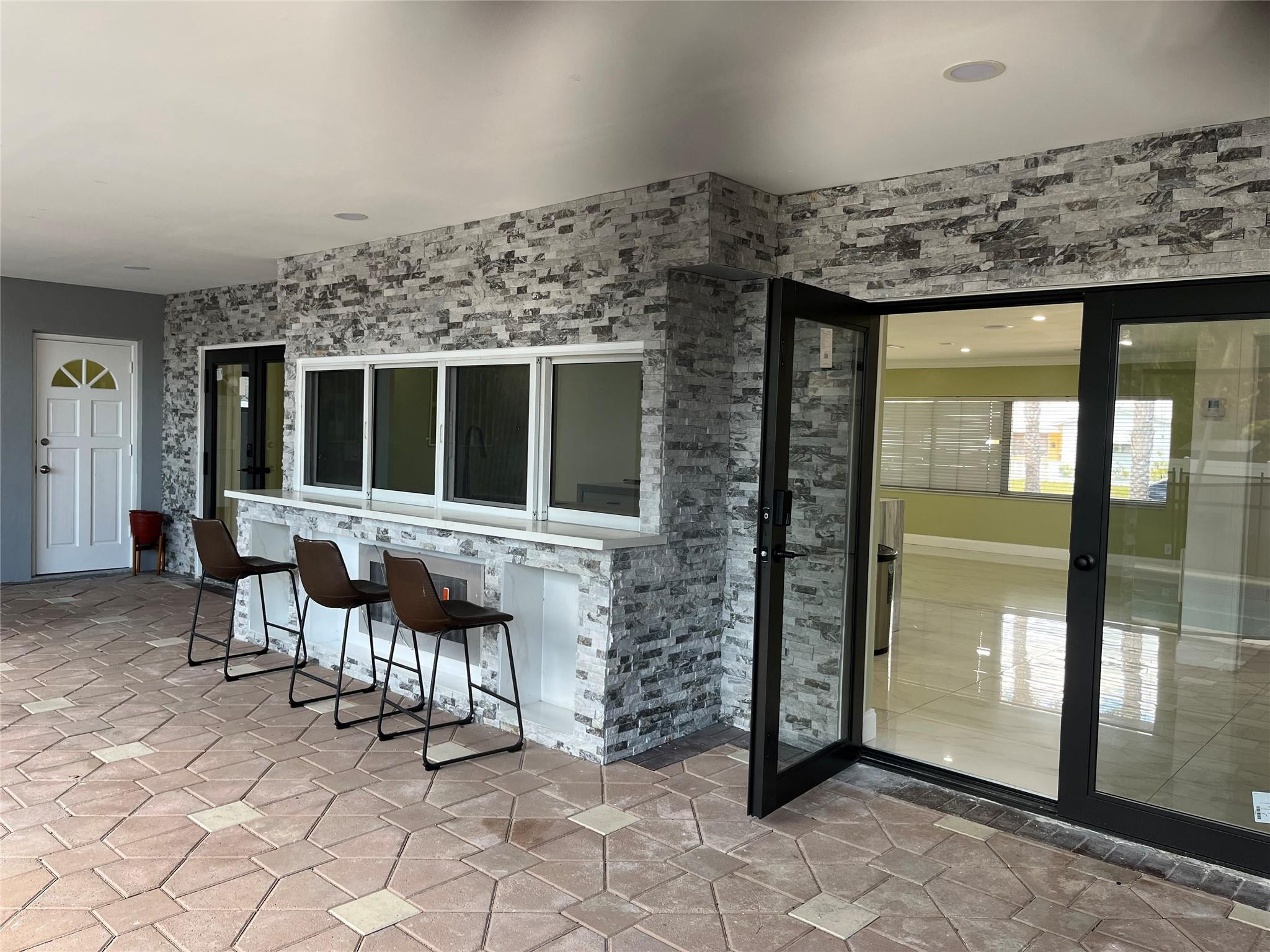 HOLLYWOOD HILLS - Residential Lease