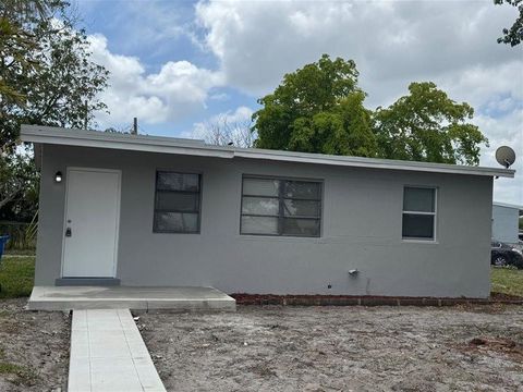 4550 SW 36th St West Park FL 33023
