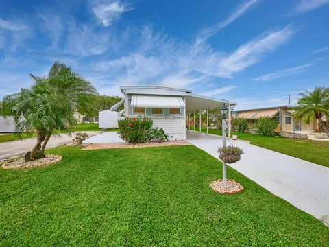 7816 SE Wren Avenue, Hobe Sound, FL MLS: R11067901