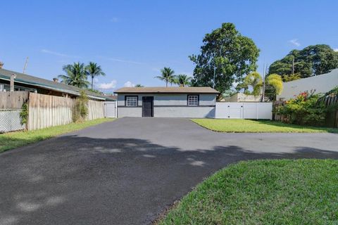 5604 Garden Avenue West Palm Beach FL 33405