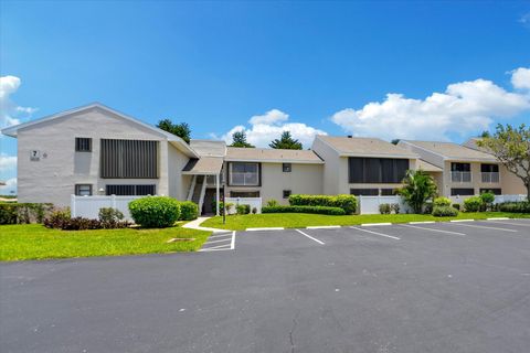 A home in Hutchinson Island