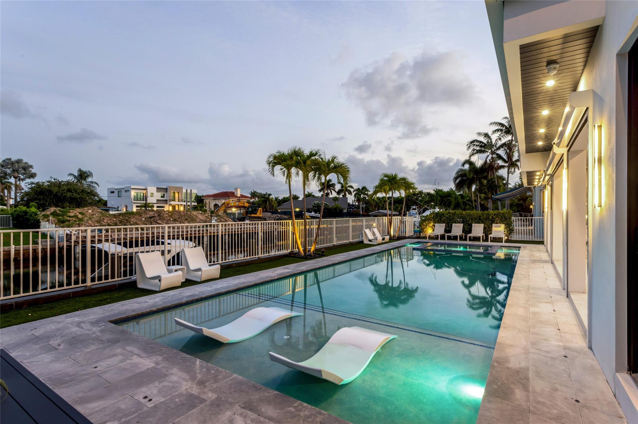 CORAL KEY VILLAS 3RD SEC - Residential