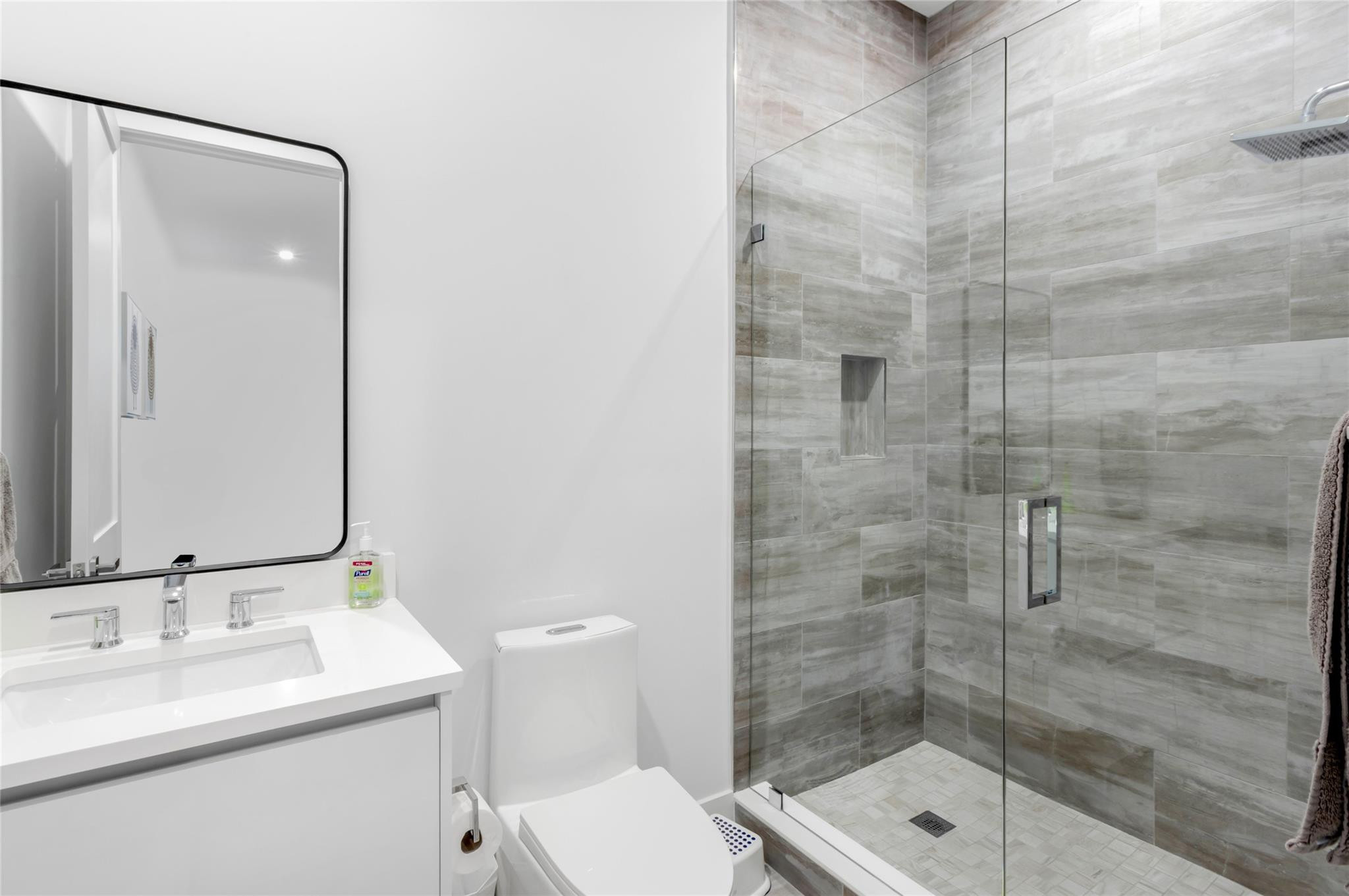 CORAL KEY VILLAS 3RD SEC - Residential