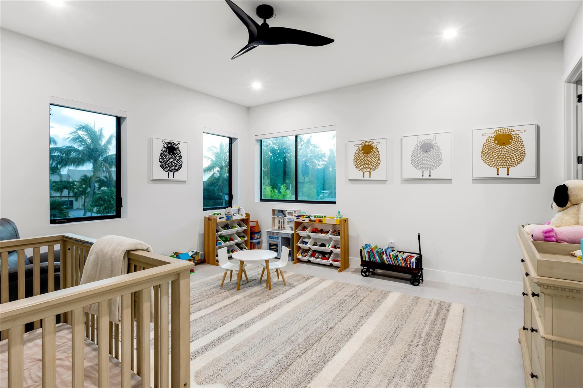 CORAL KEY VILLAS 3RD SEC - Residential