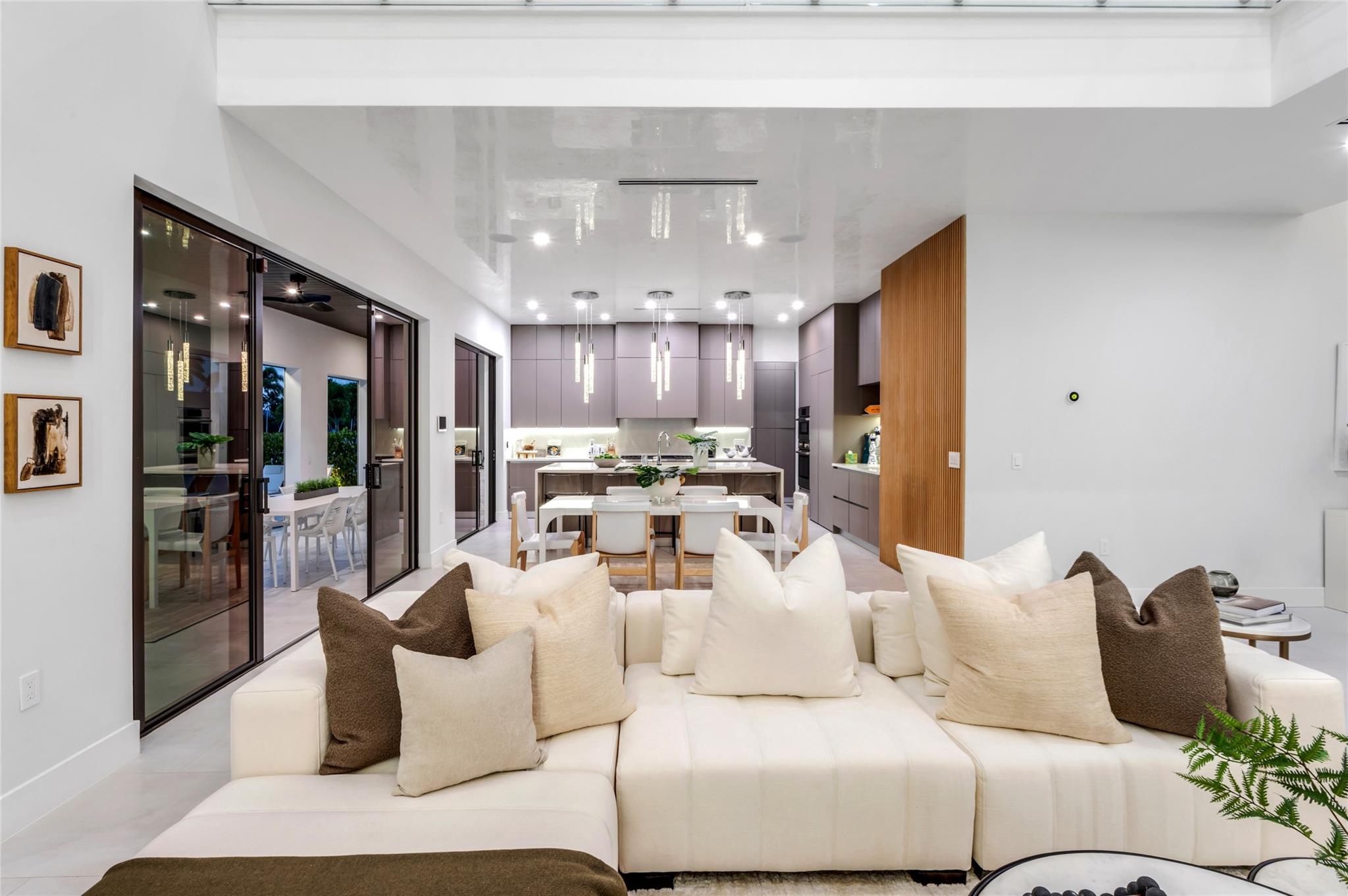 CORAL KEY VILLAS 3RD SEC - Residential