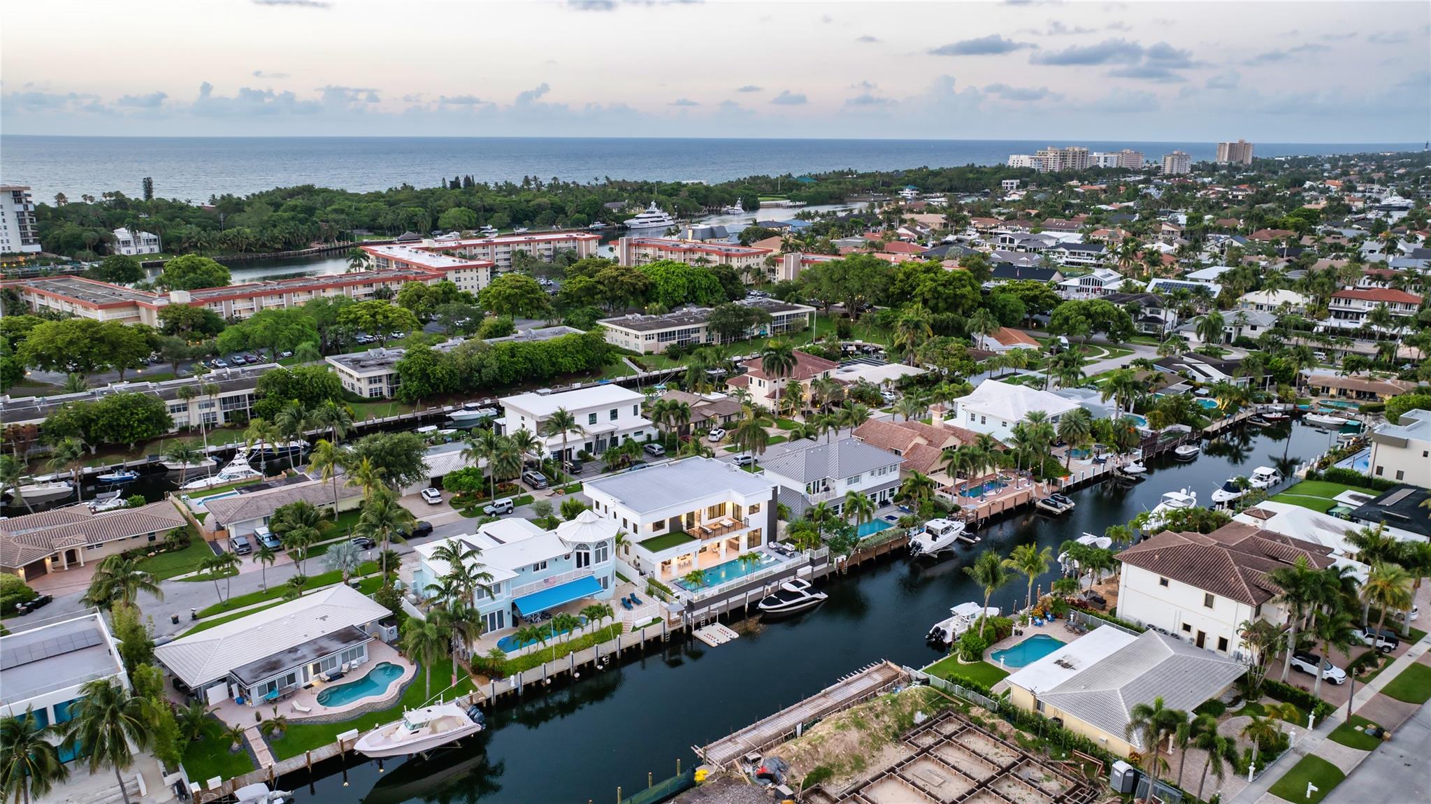 CORAL KEY VILLAS 3RD SEC - Residential