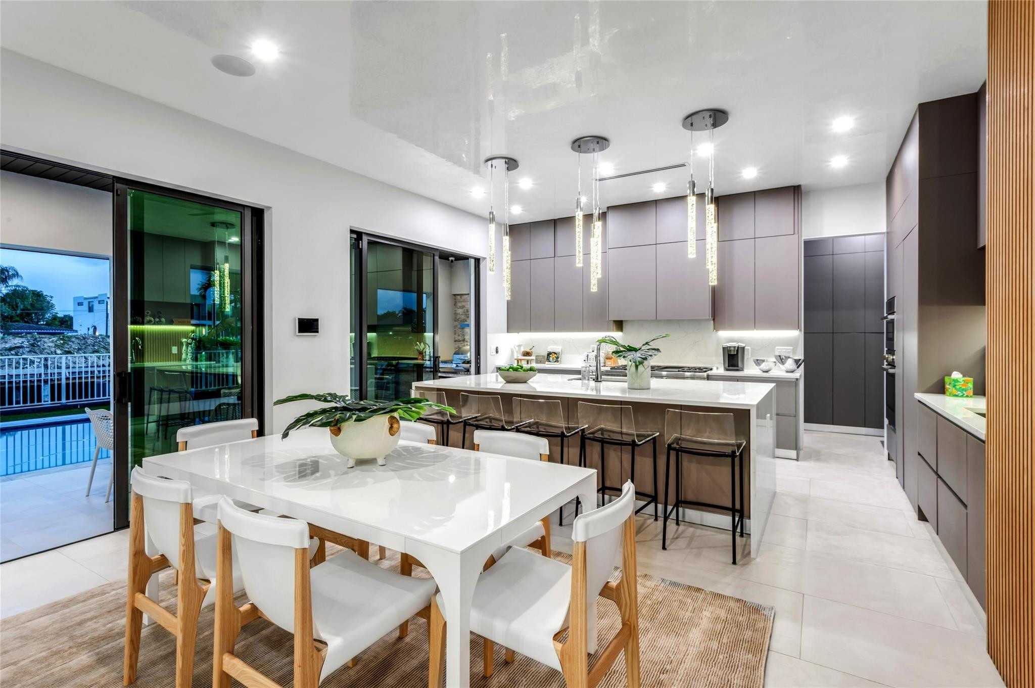 CORAL KEY VILLAS 3RD SEC - Residential