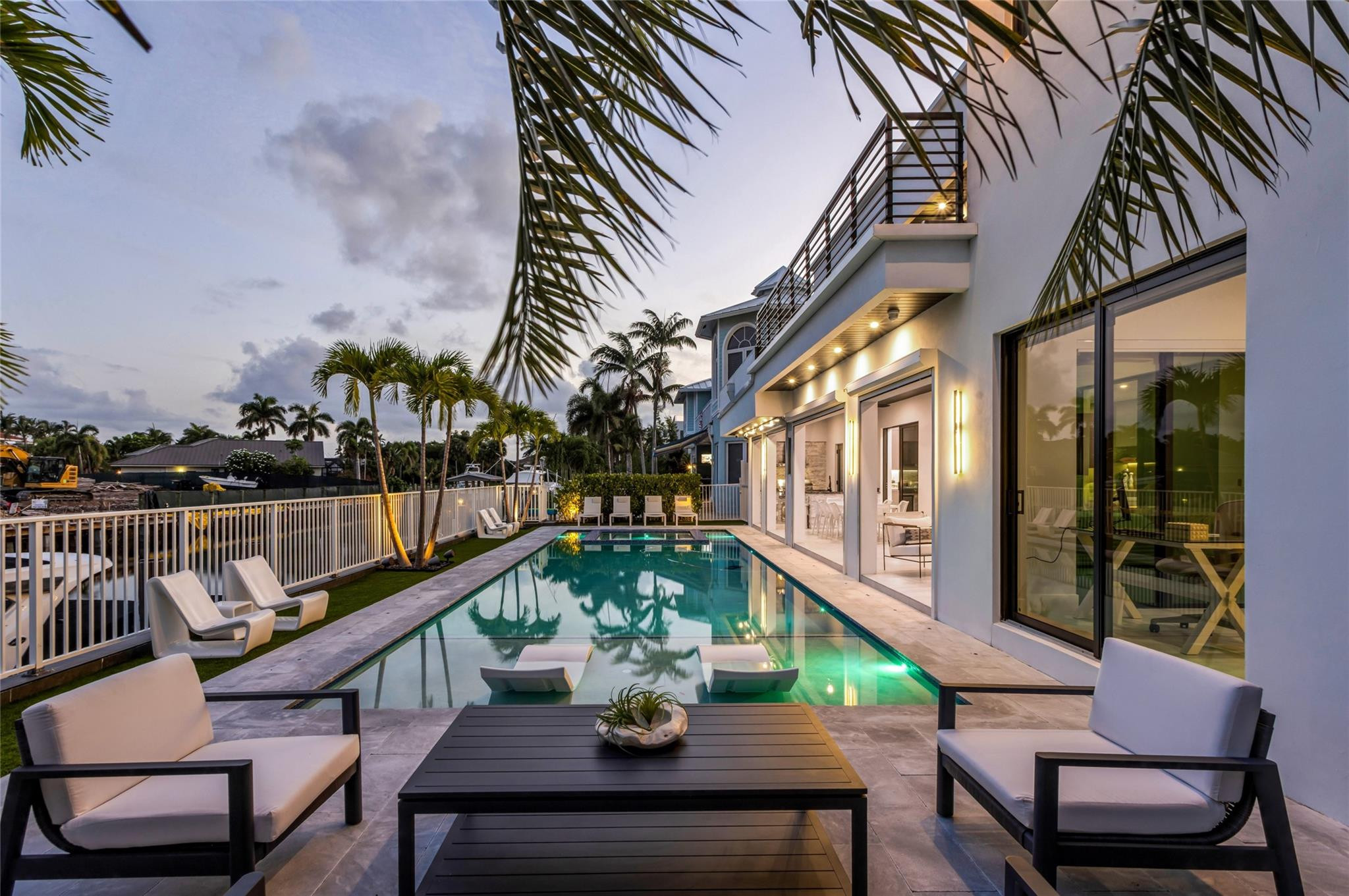 CORAL KEY VILLAS 3RD SEC - Residential