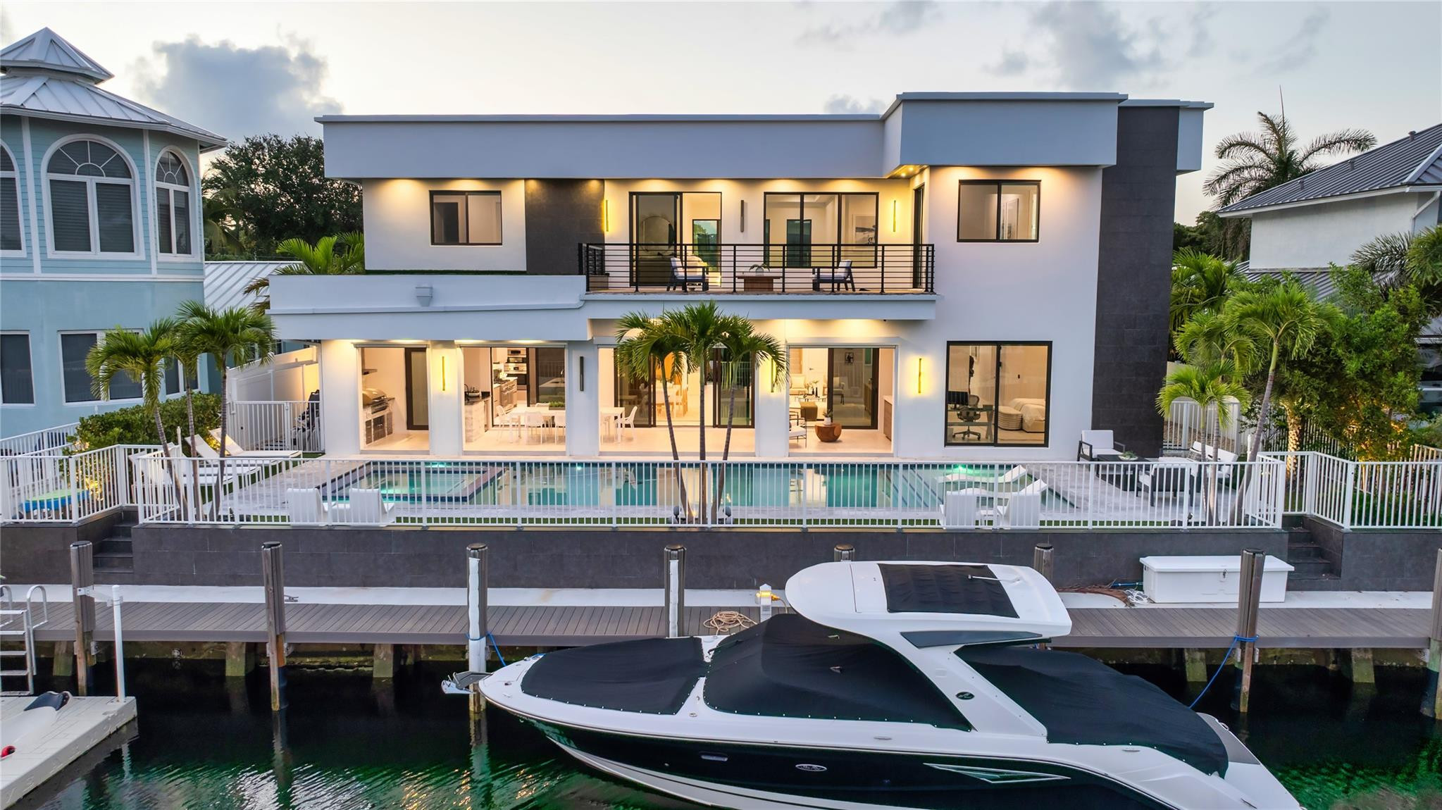 CORAL KEY VILLAS 3RD SEC - Residential