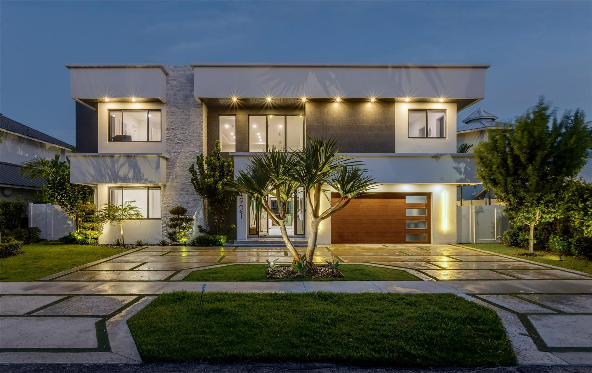 CORAL KEY VILLAS 3RD SEC - Residential