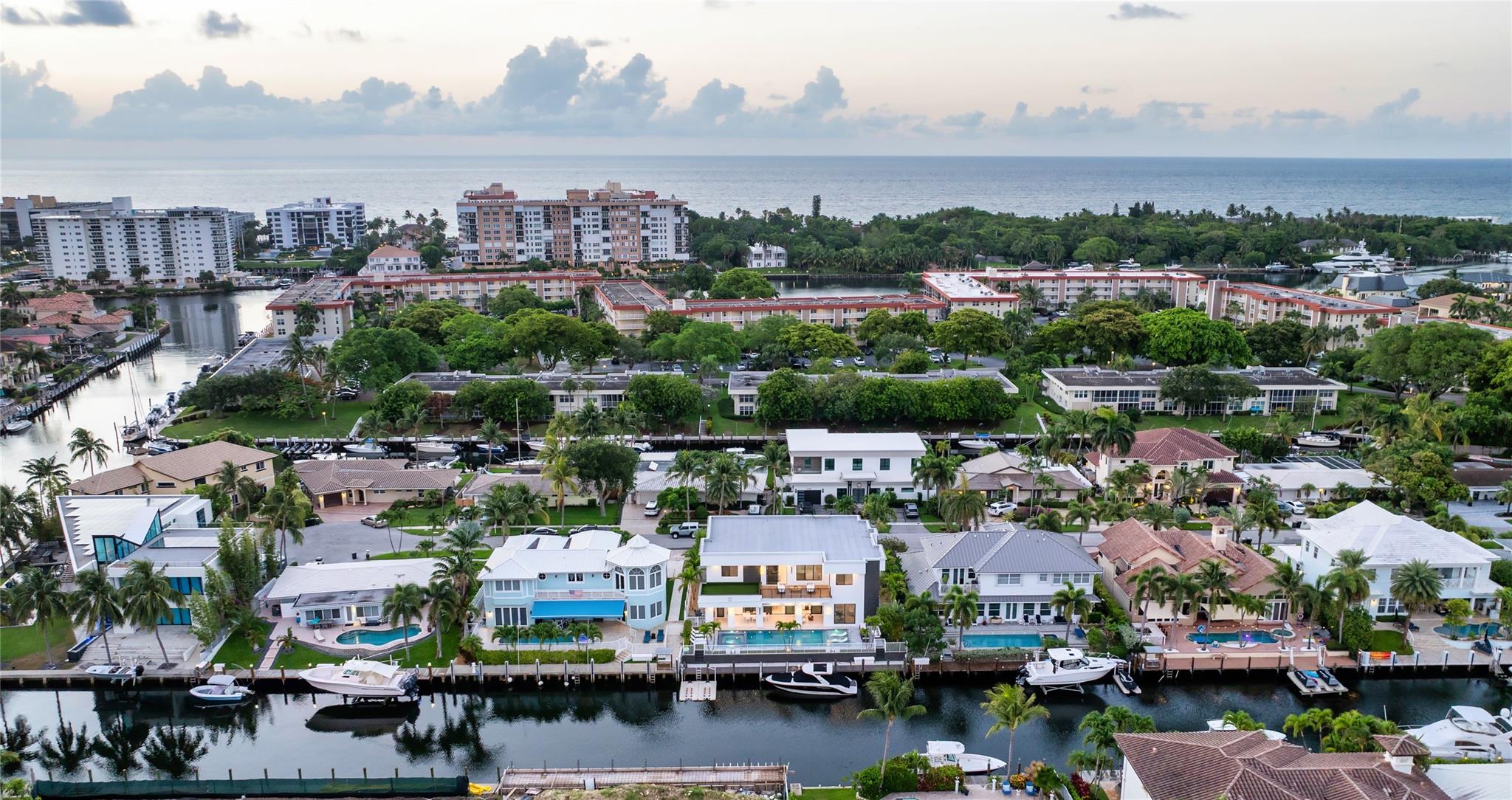 CORAL KEY VILLAS 3RD SEC - Residential