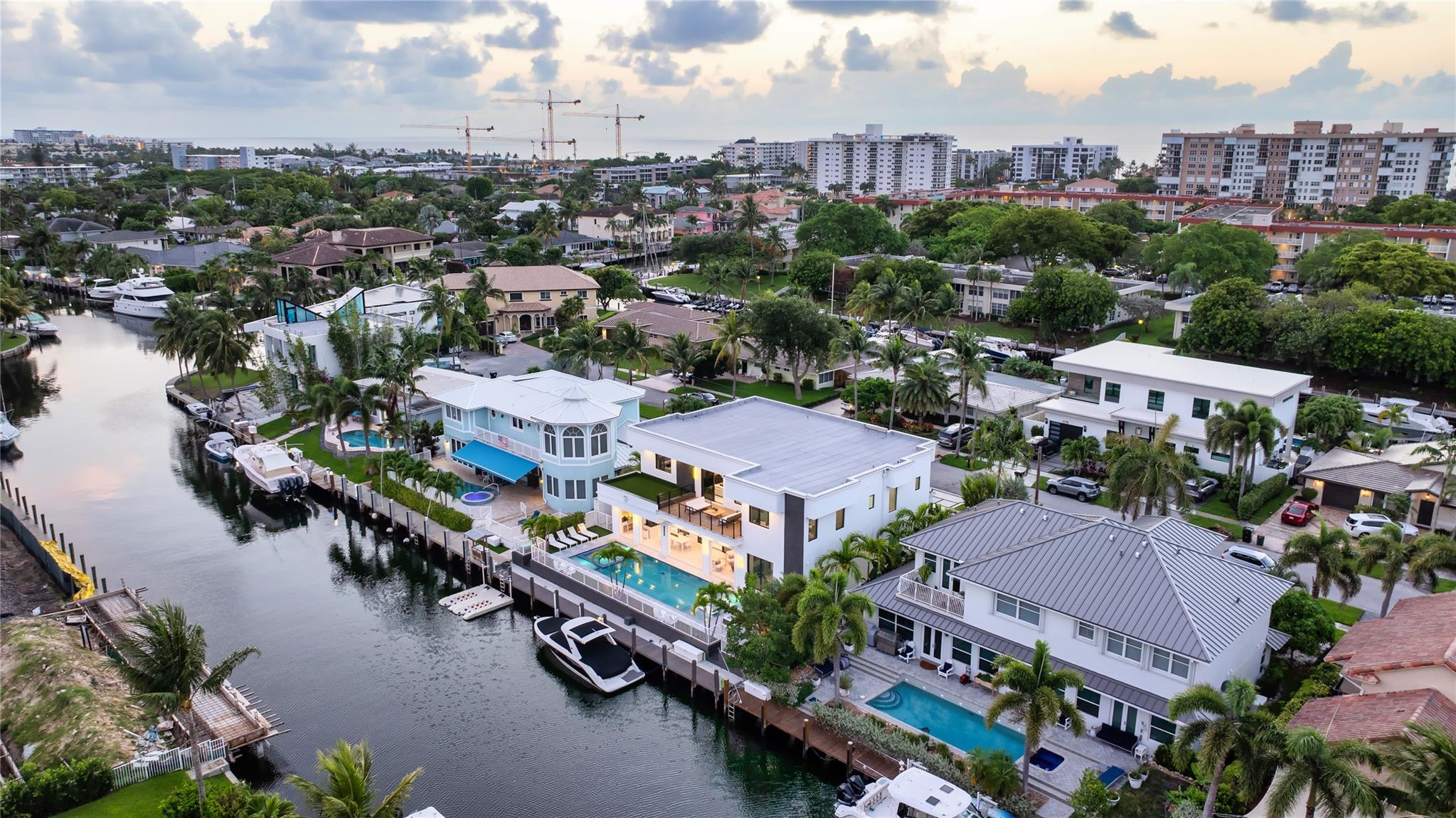 CORAL KEY VILLAS 3RD SEC - Residential