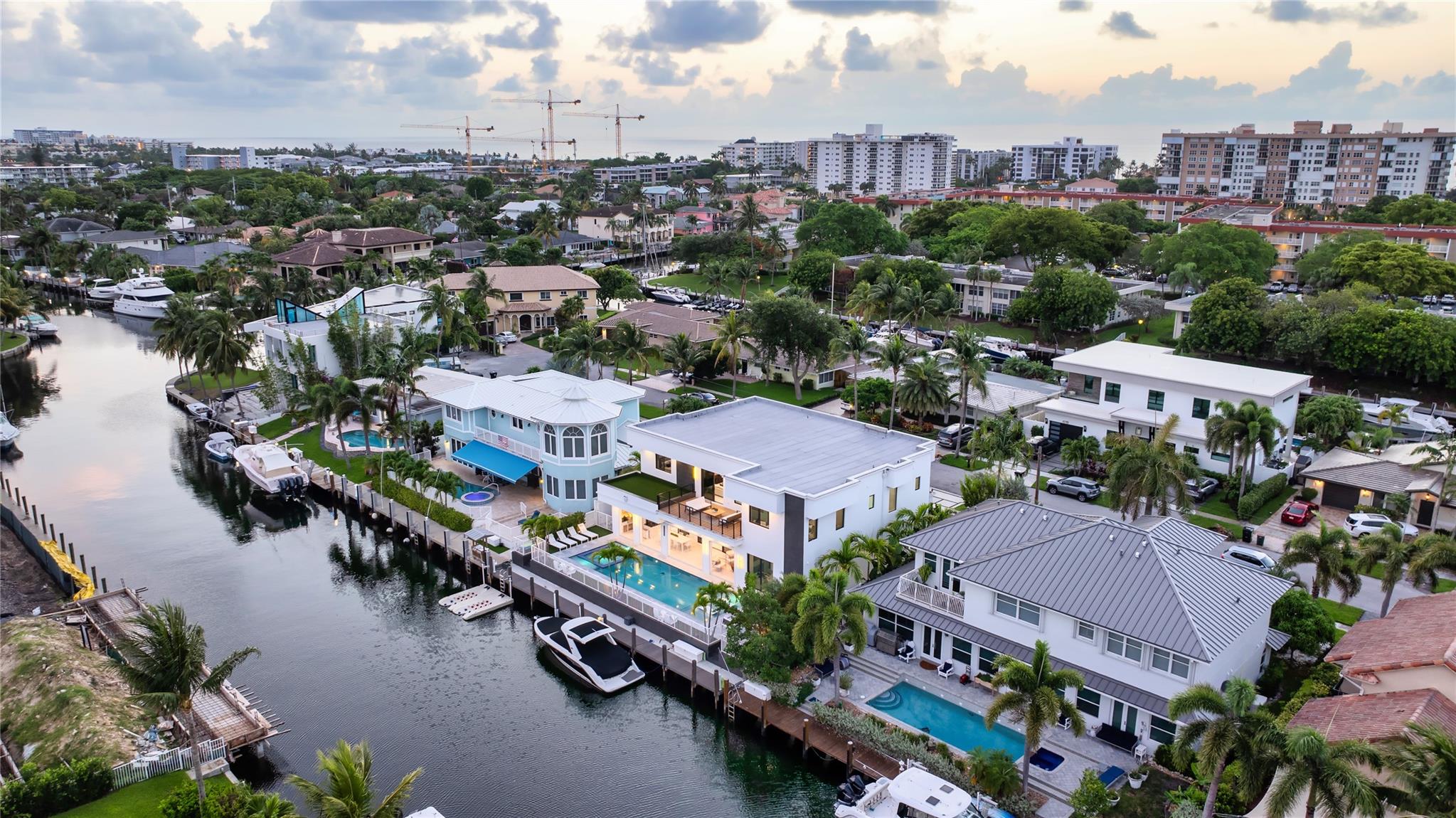 CORAL KEY VILLAS 3RD SEC - Residential