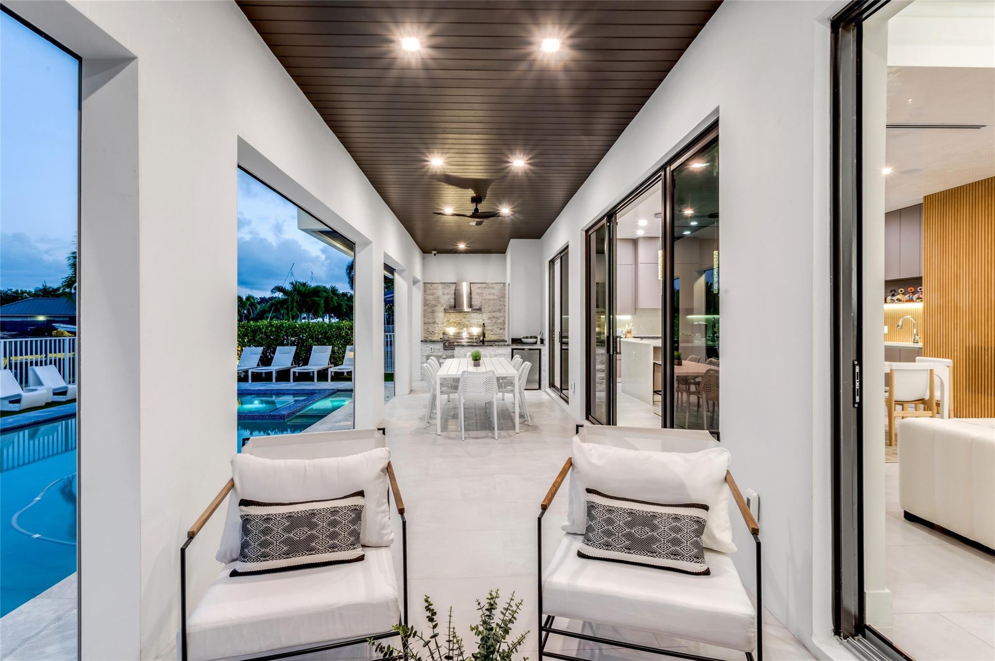 CORAL KEY VILLAS 3RD SEC - Residential