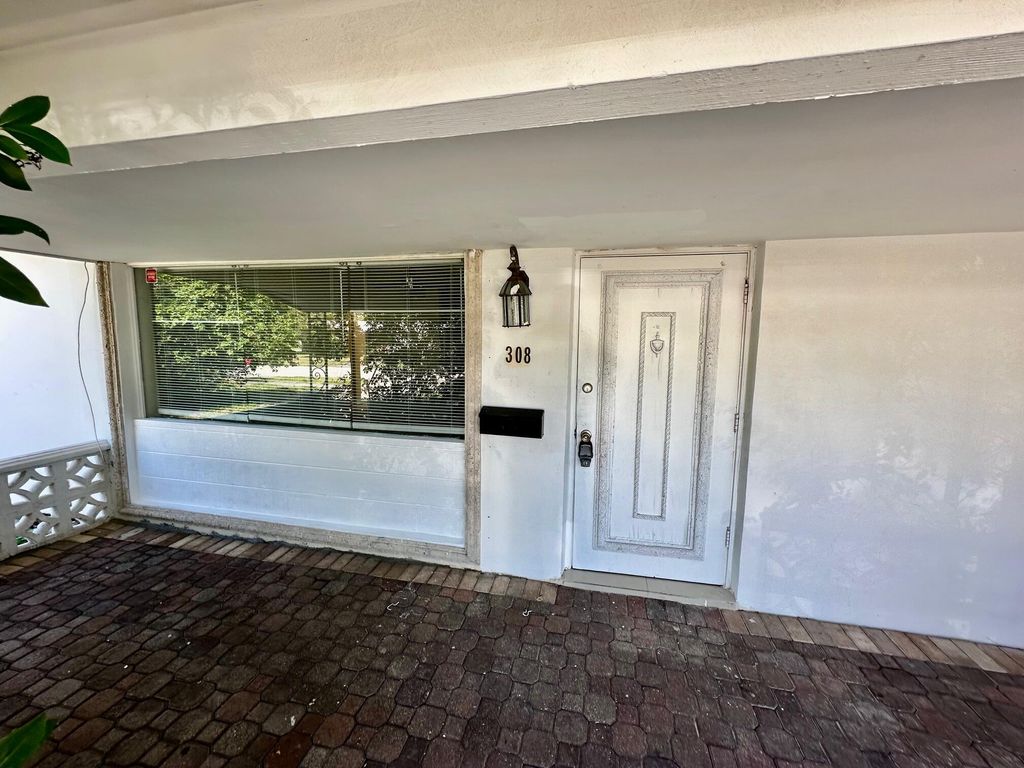 Photo of 308 SE 12th Street, Deerfield Beach, FL 33441 (MLS # R11141756)