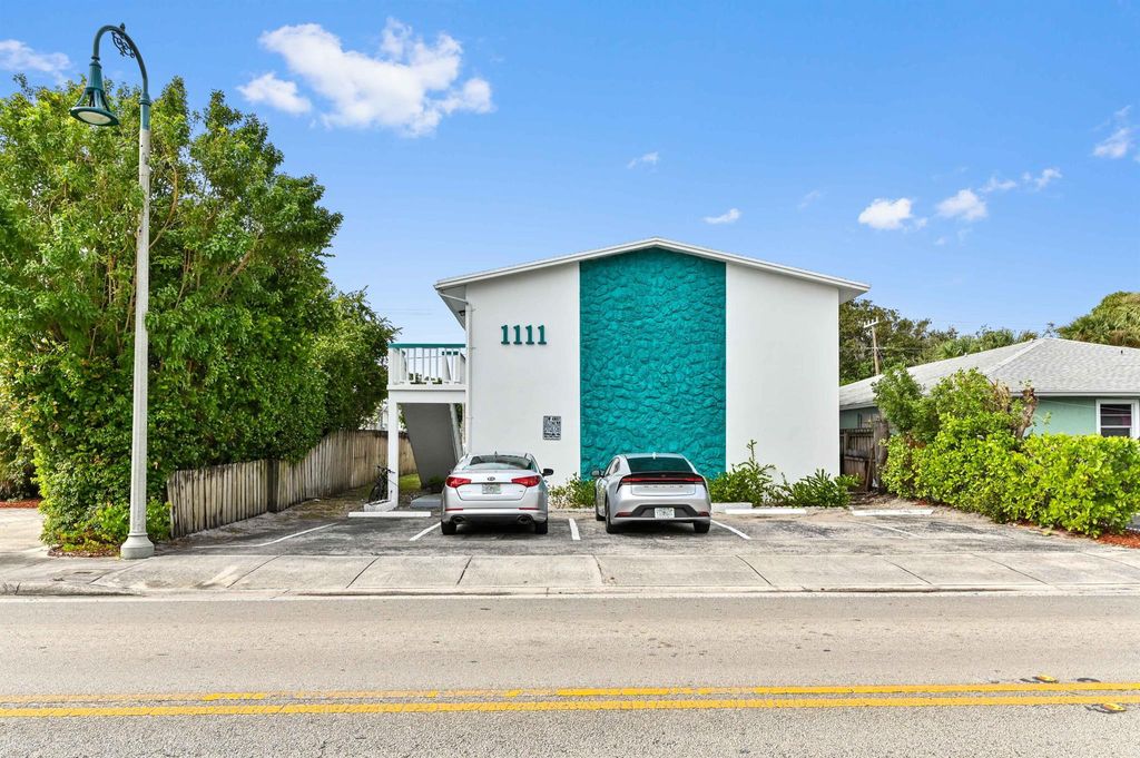 Photo of 1111 N Federal Highway #4, Lake Worth Beach, FL 33460 (MLS # R11045971)