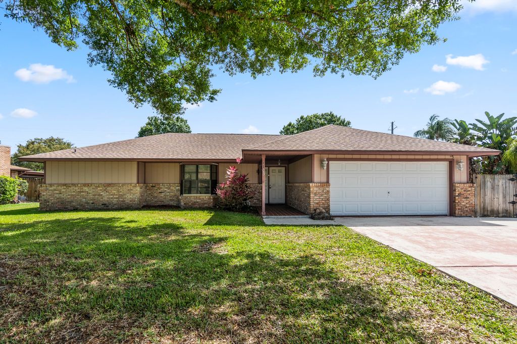 Photo of 1103 Ibis Avenue, Fort Pierce, FL 34982 (MLS # R10786775)
