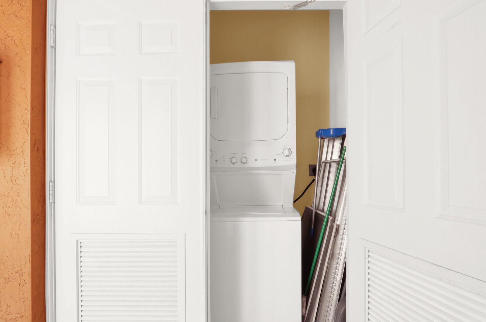 CASTLE PINES CONDOMINIUM - Residential Lease