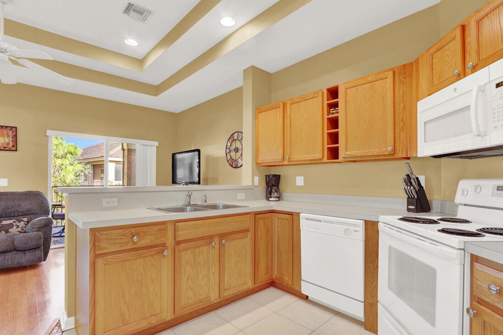 CASTLE PINES CONDOMINIUM - Residential Lease