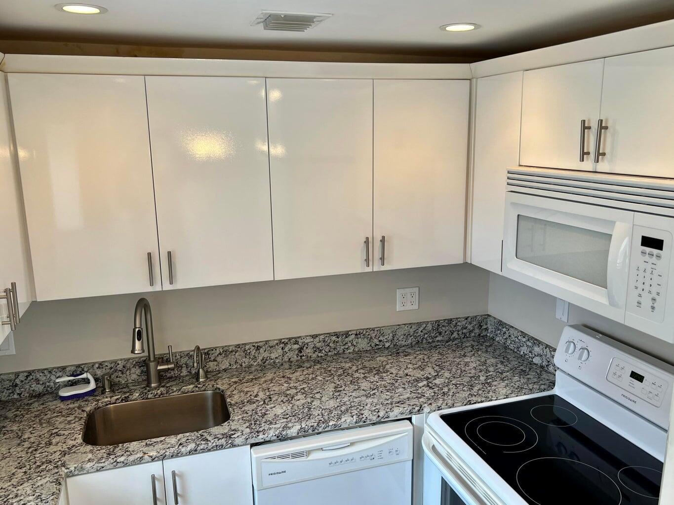 KINGS POINT SAXONY CONDOS - Residential Lease