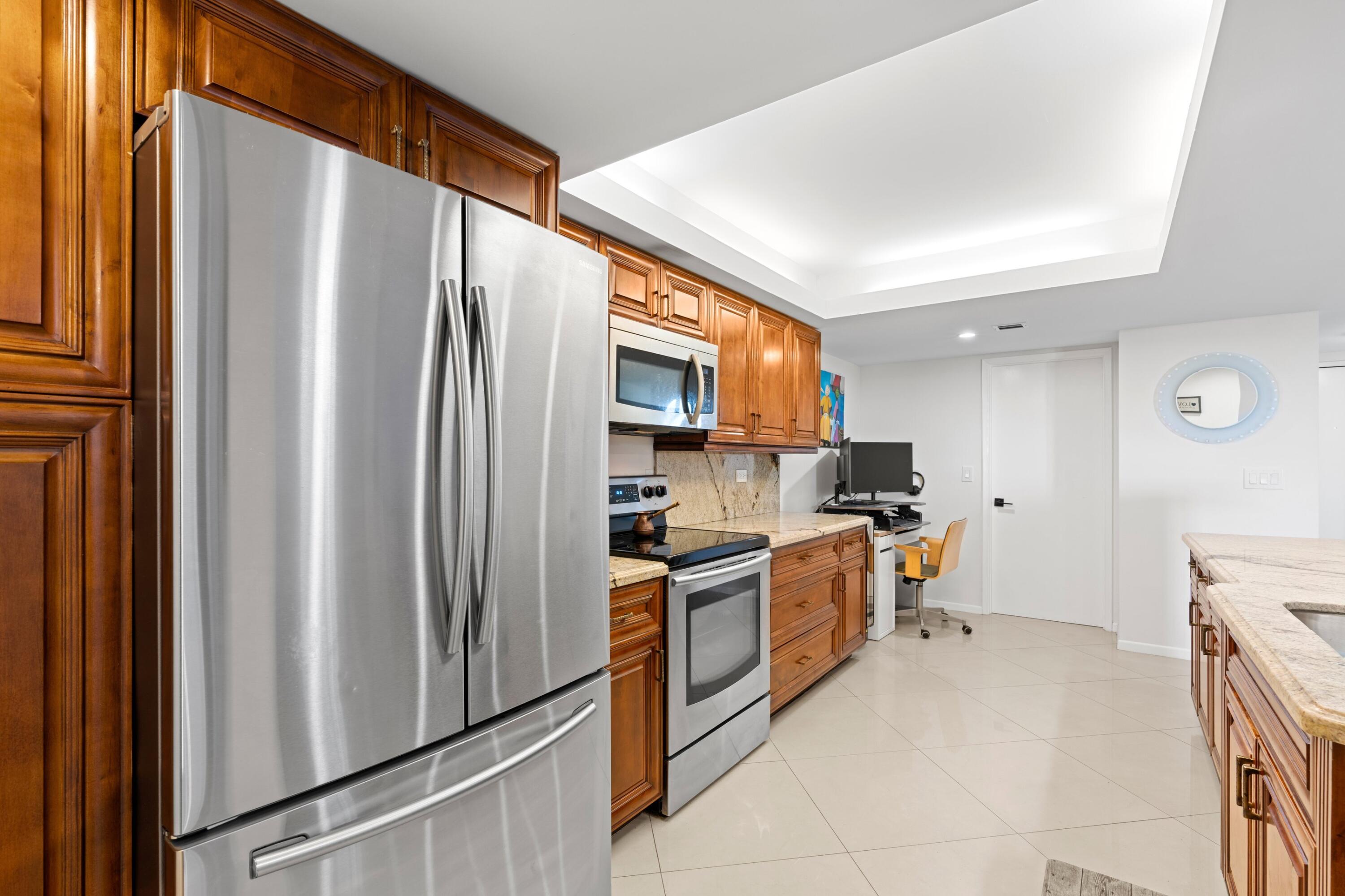 LAVERS RESORT & RACQUET CLUB - Residential Lease