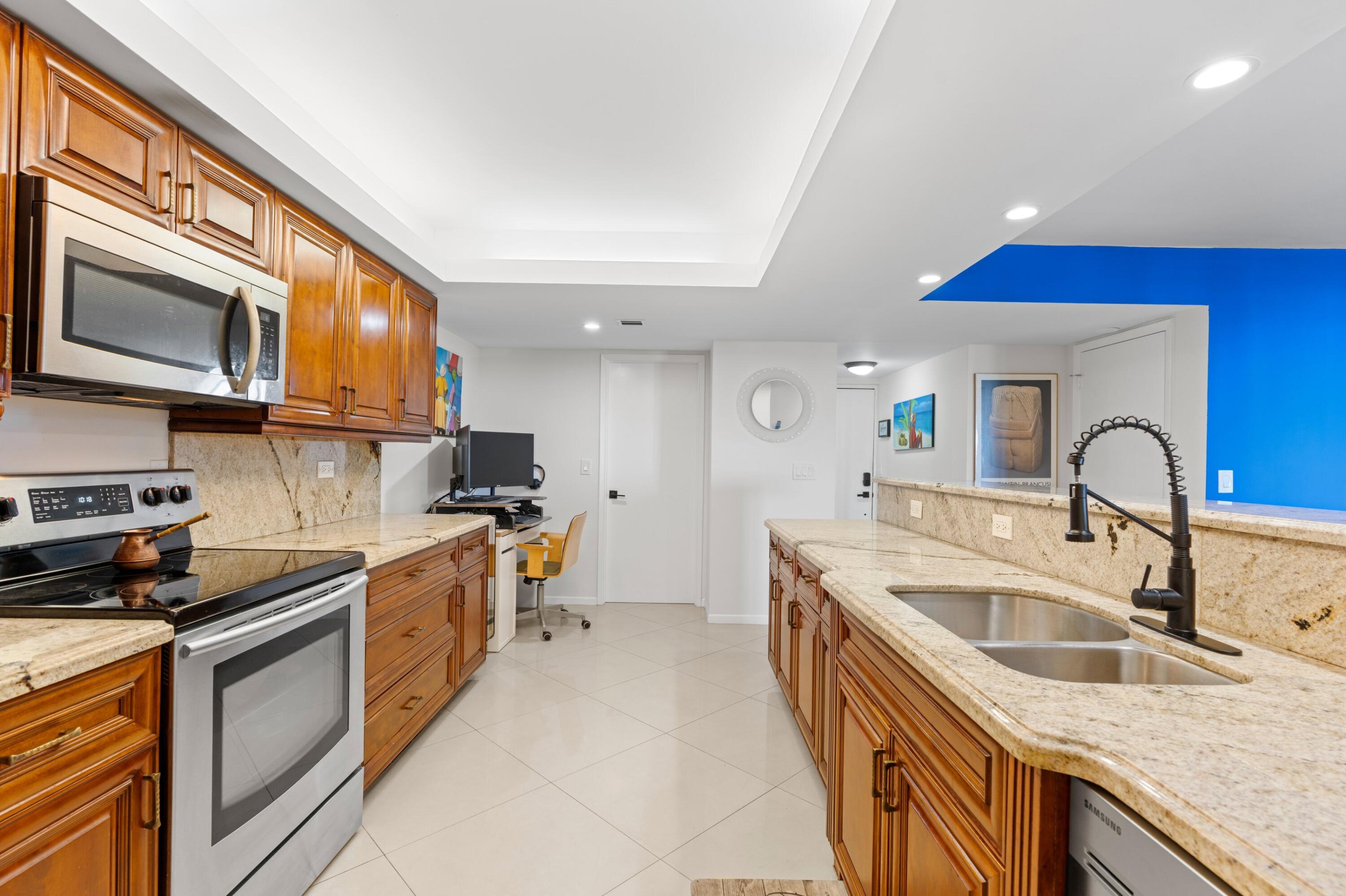 LAVERS RESORT & RACQUET CLUB - Residential Lease