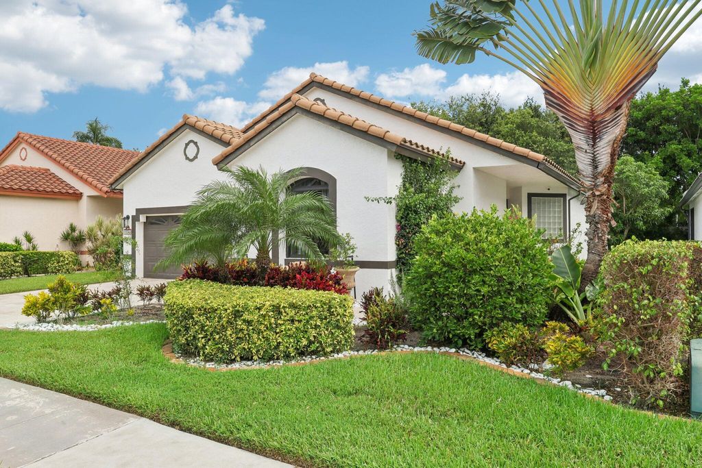 Photo of 10044 Lexington Circle N, Boynton Beach, FL 33436 (MLS # R11001285)