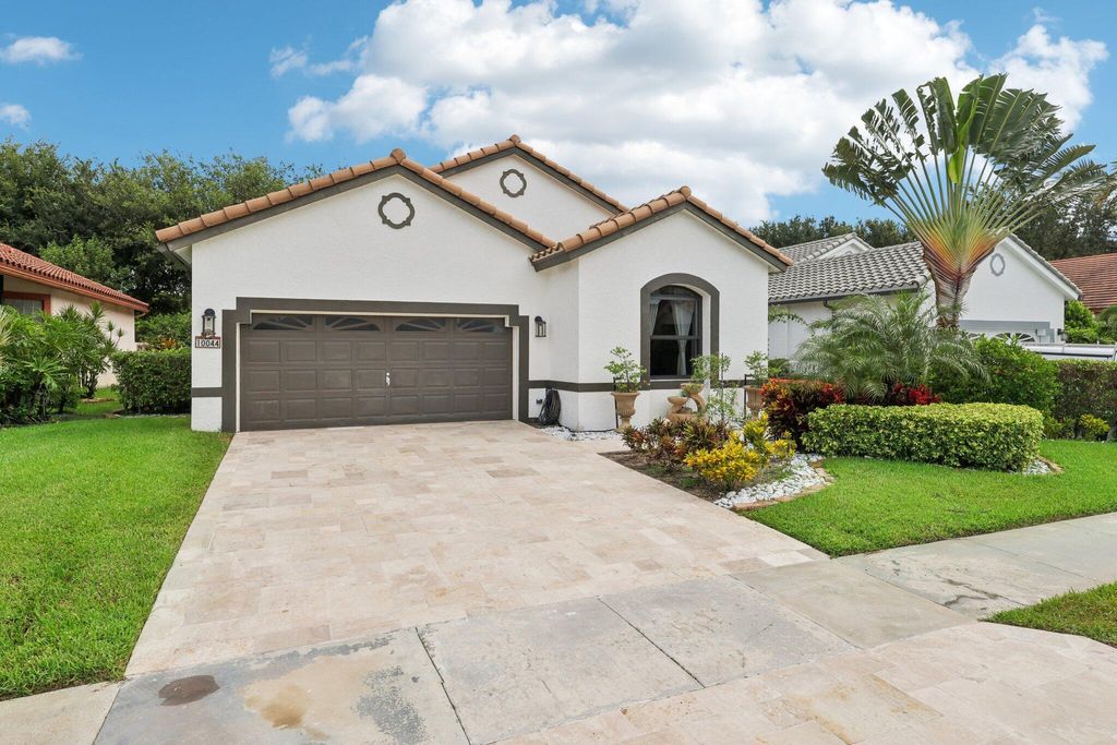 Photo of 10044 Lexington Circle N, Boynton Beach, FL 33436 (MLS # R11001285)