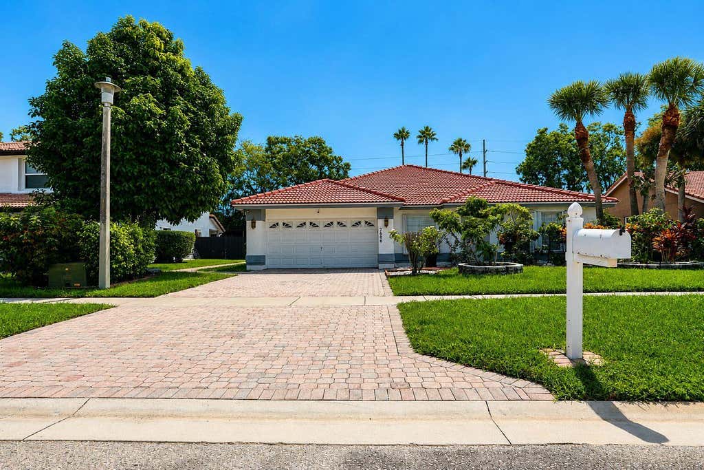 Photo of 7606 Briar Cliff Circle, Lake Worth, FL 33467 (MLS # B26065378)