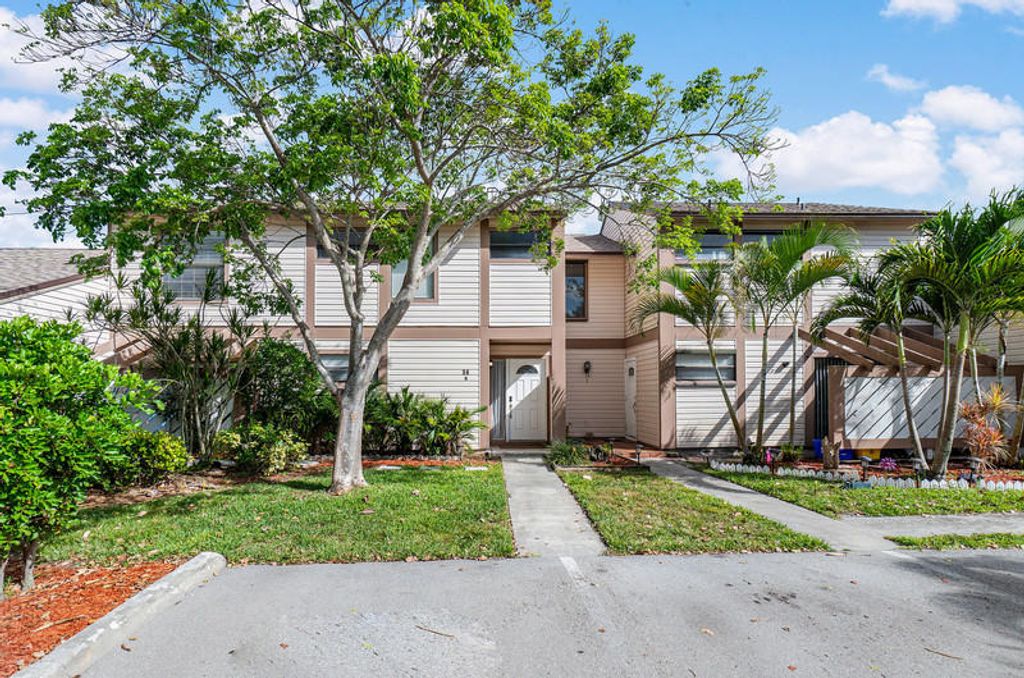 Photo of 130 Sherwood 14b Circle #14b, Jupiter, FL 33458 (MLS # R10717215)