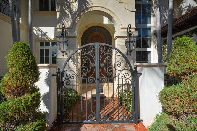 ROYAL PALM YACHT & COUNTRY CLUB - Residential