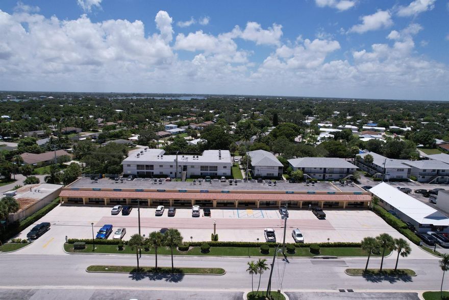 Commercial building in the heart of Tequesta! 14 units with full occupancy (on leases) - Unit 1 - 770 sq ftUnit 13 - 770 sq ftUnit 18 -875 sq ftall others are 700 sq ft.