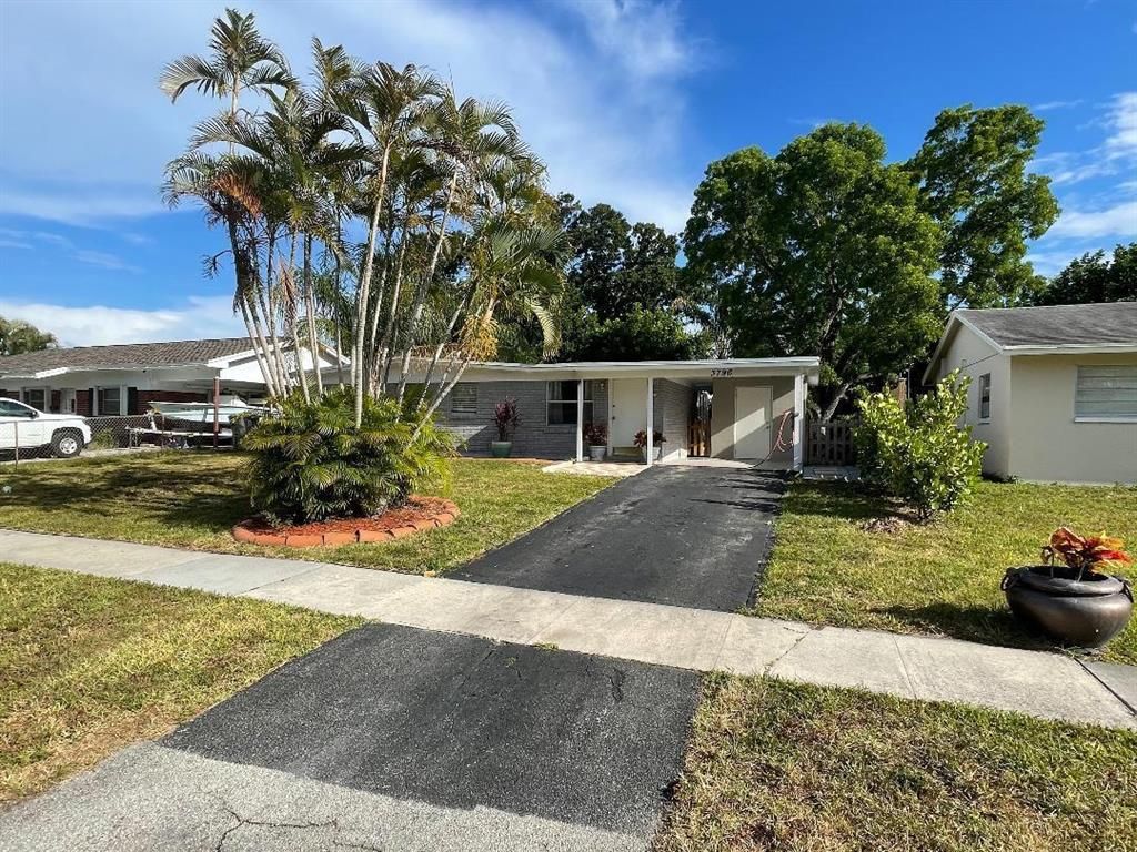 Photo of 3796 Everglades Road, Palm Beach Gardens, FL 33410 (MLS # R10722673)