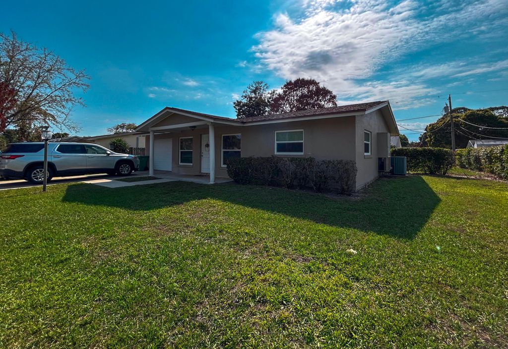 Photo of 4709 Sunset Boulevard, Fort Pierce, FL 34982 (MLS # B26007957)