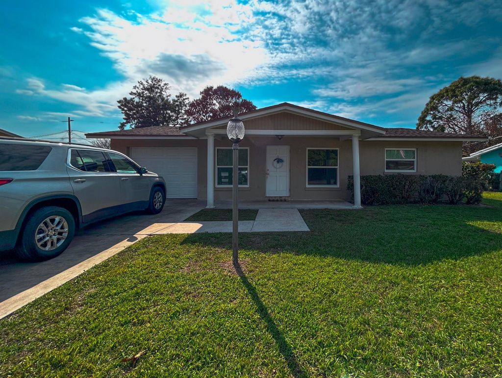 Photo of 4709 Sunset Boulevard, Fort Pierce, FL 34982 (MLS # B26007957)