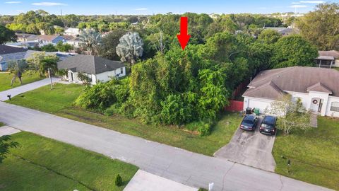 2220 SE Glover Street Port St Lucie FL 34984